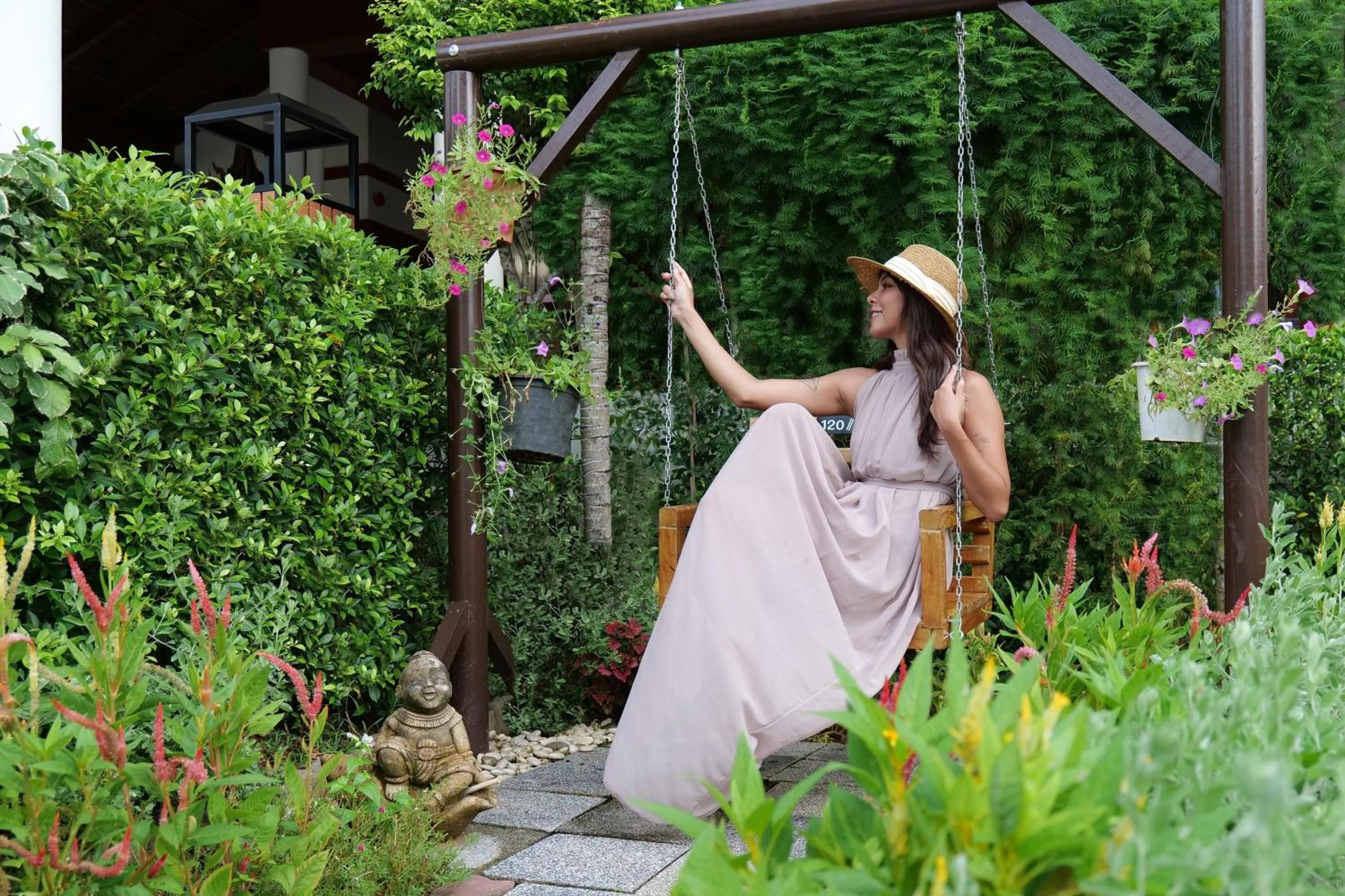 Garden in Diamond Cottage Resort & Spa