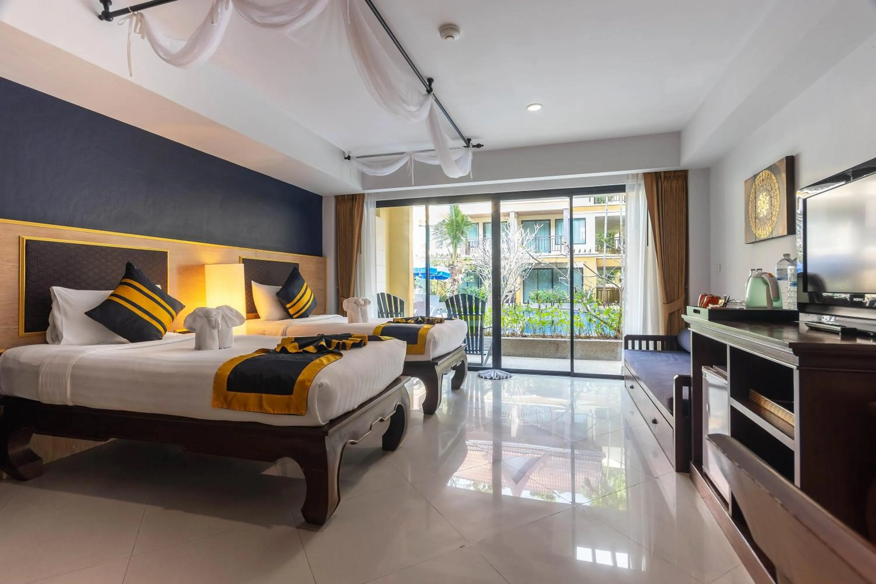 Bed in Diamond Cottage Resort & Spa