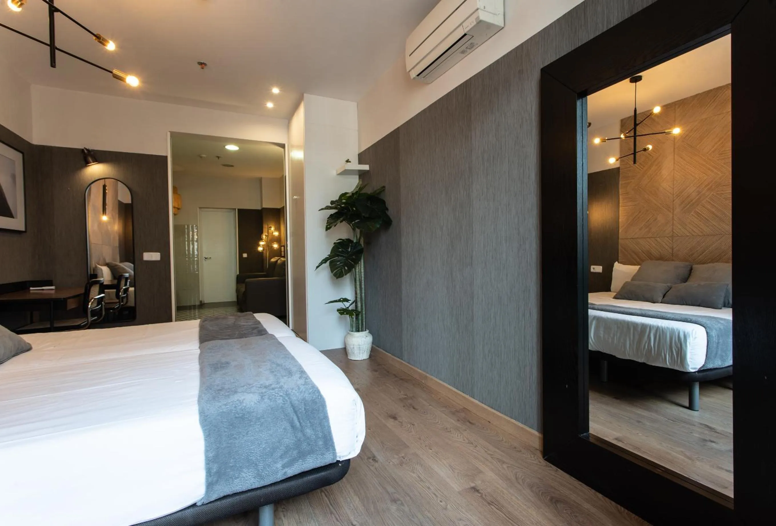 Bedroom, Bed in SUITES YOU Zinc