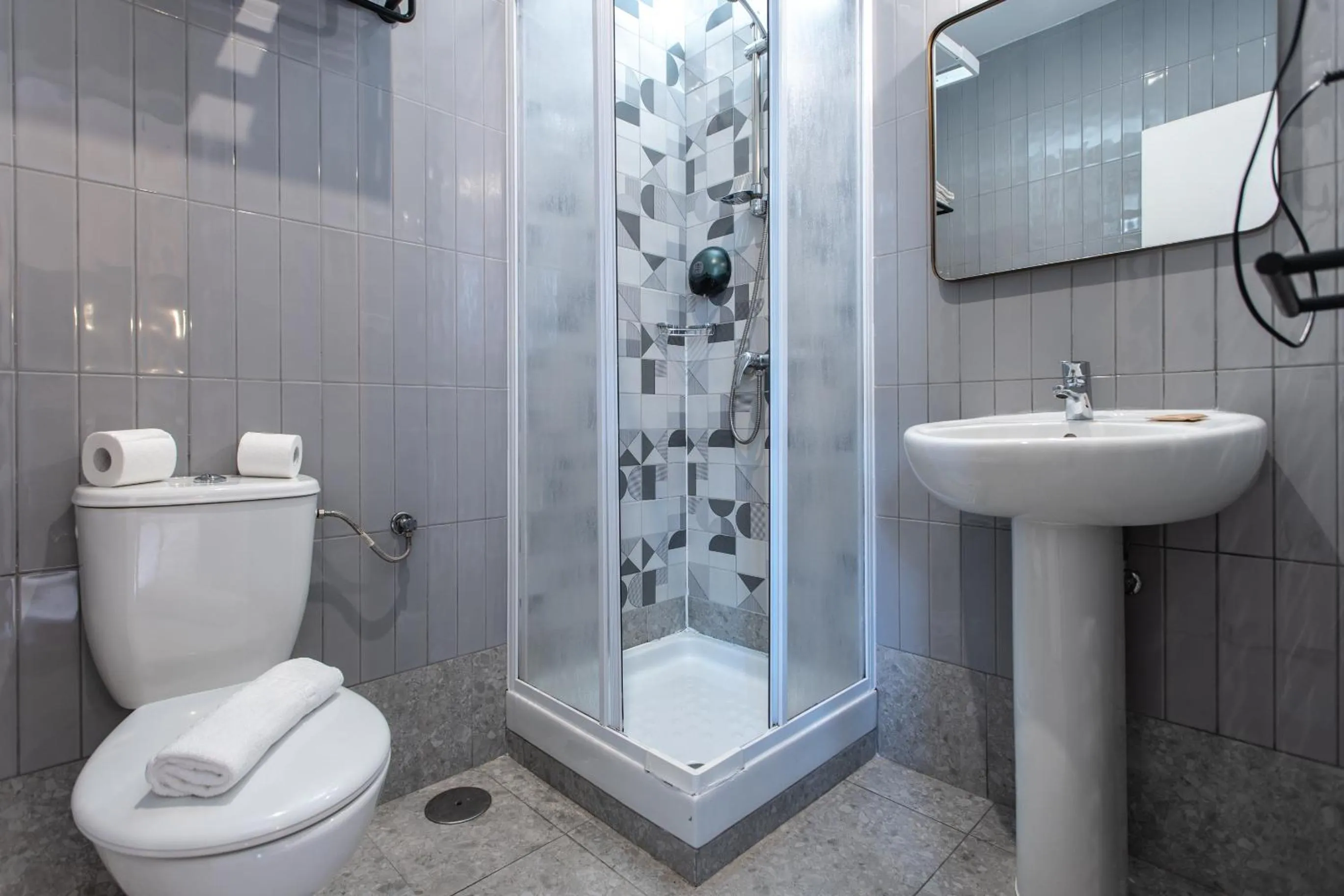 Shower in SUITES YOU Zinc