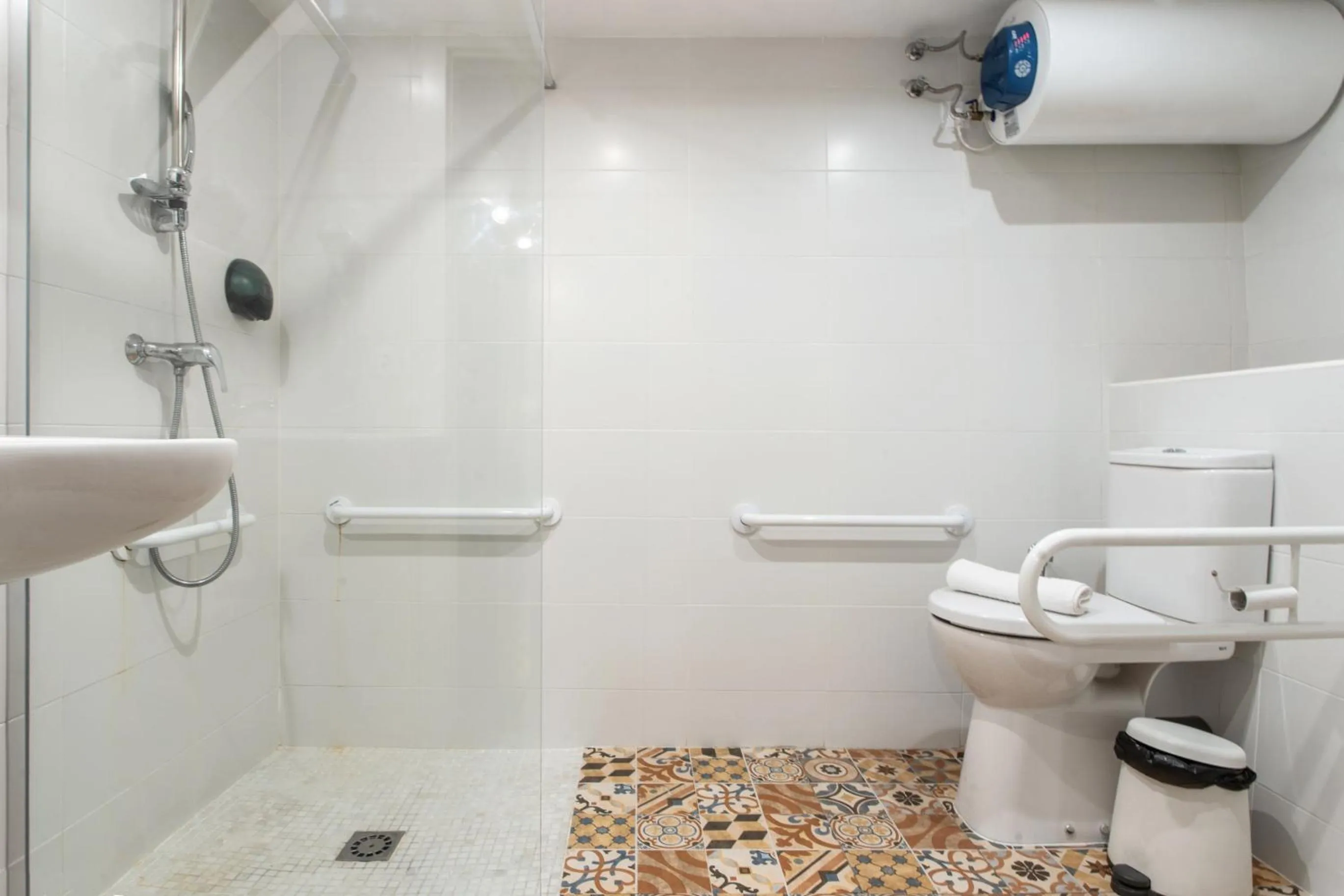 Shower in SUITES YOU Zinc