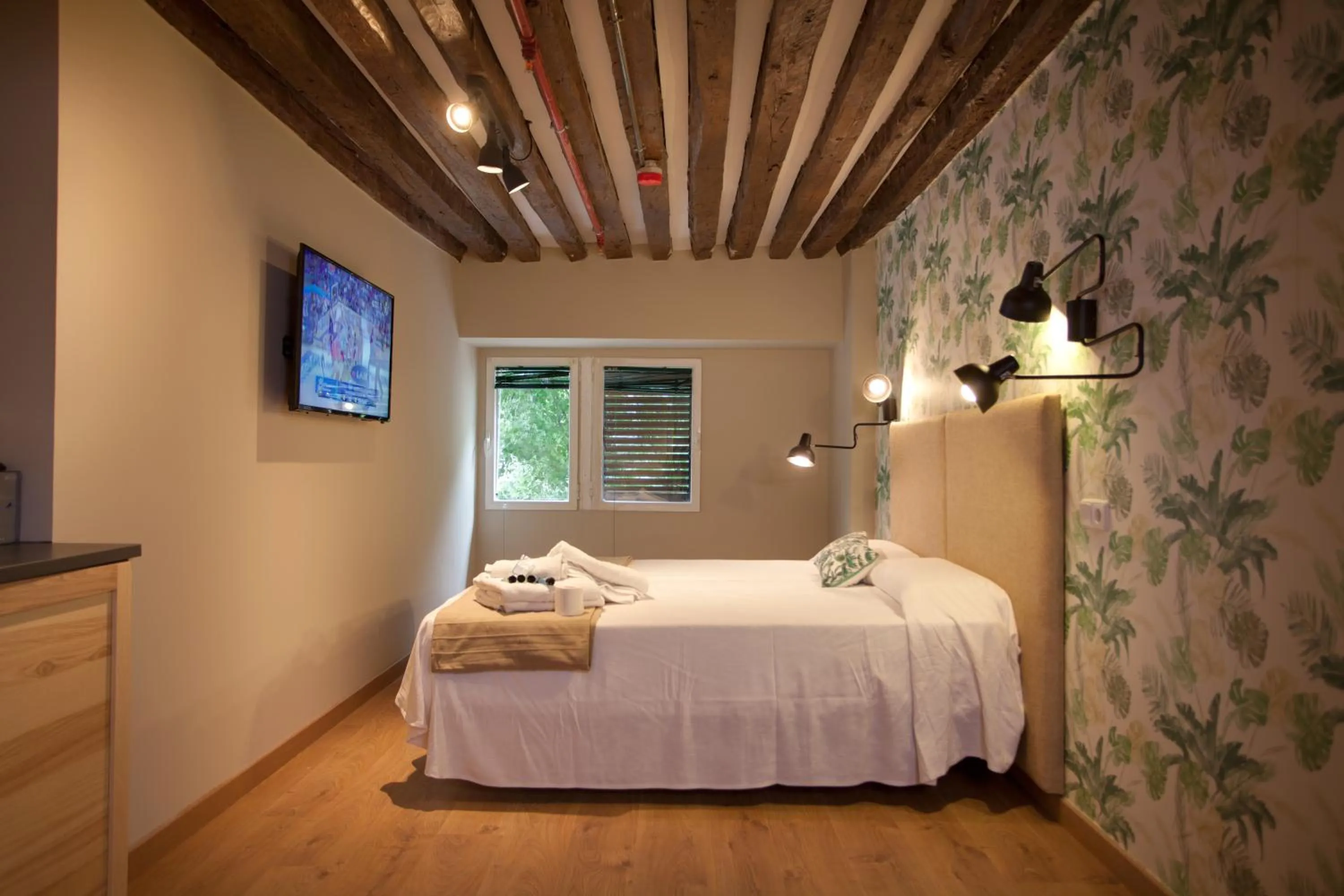 Bedroom, Bed in SUITES YOU Zinc