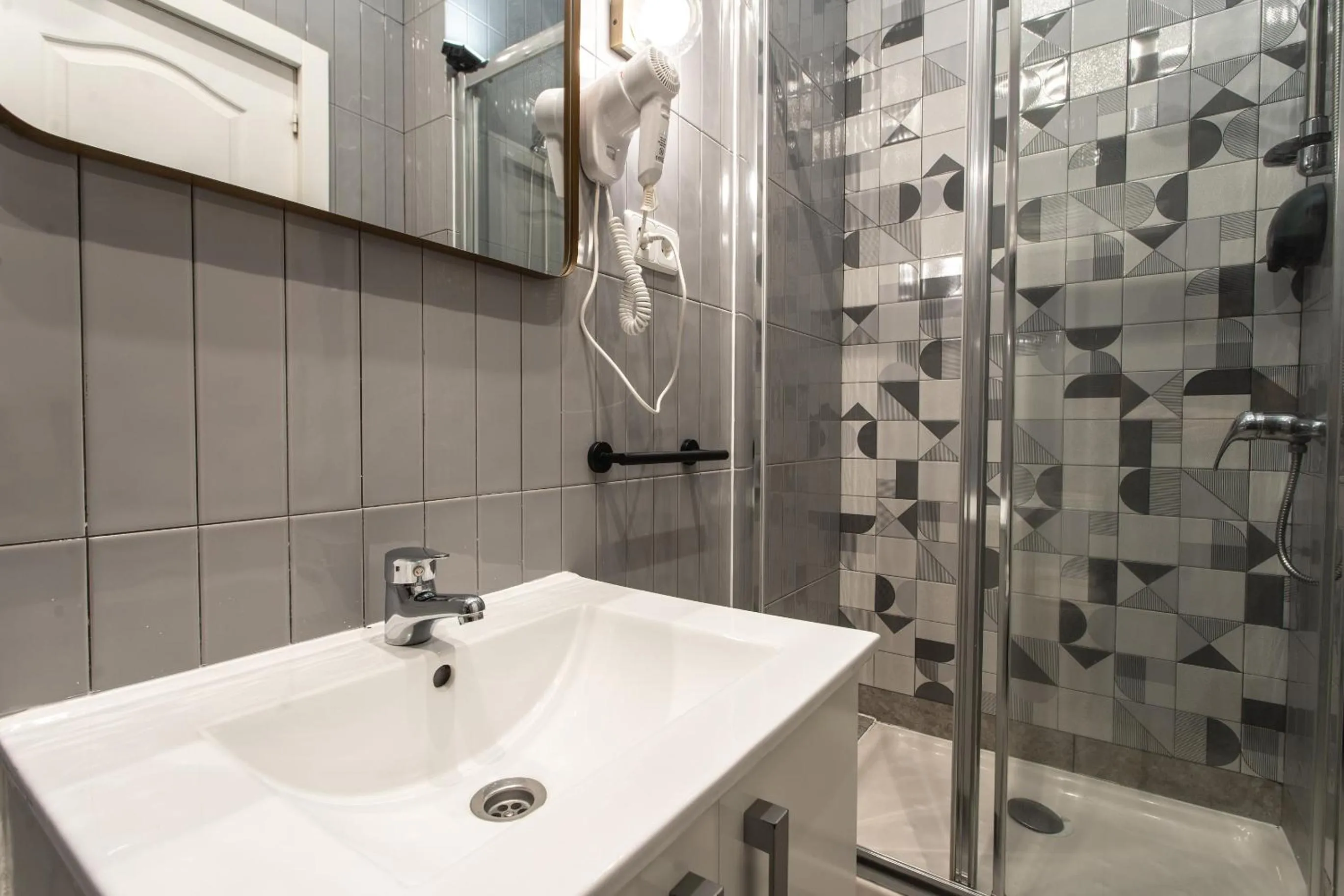 Shower in SUITES YOU Zinc