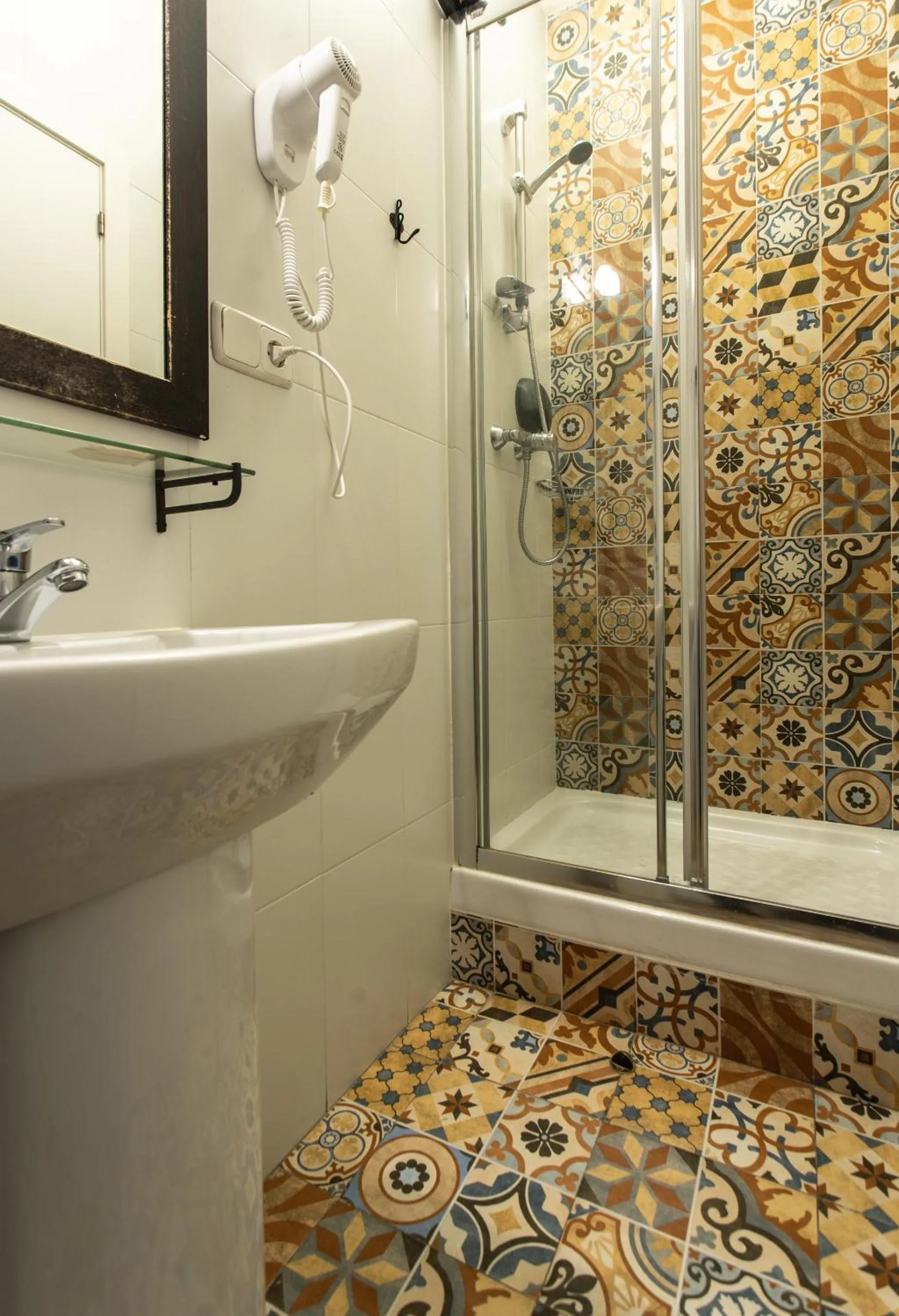 Shower in SUITES YOU Zinc