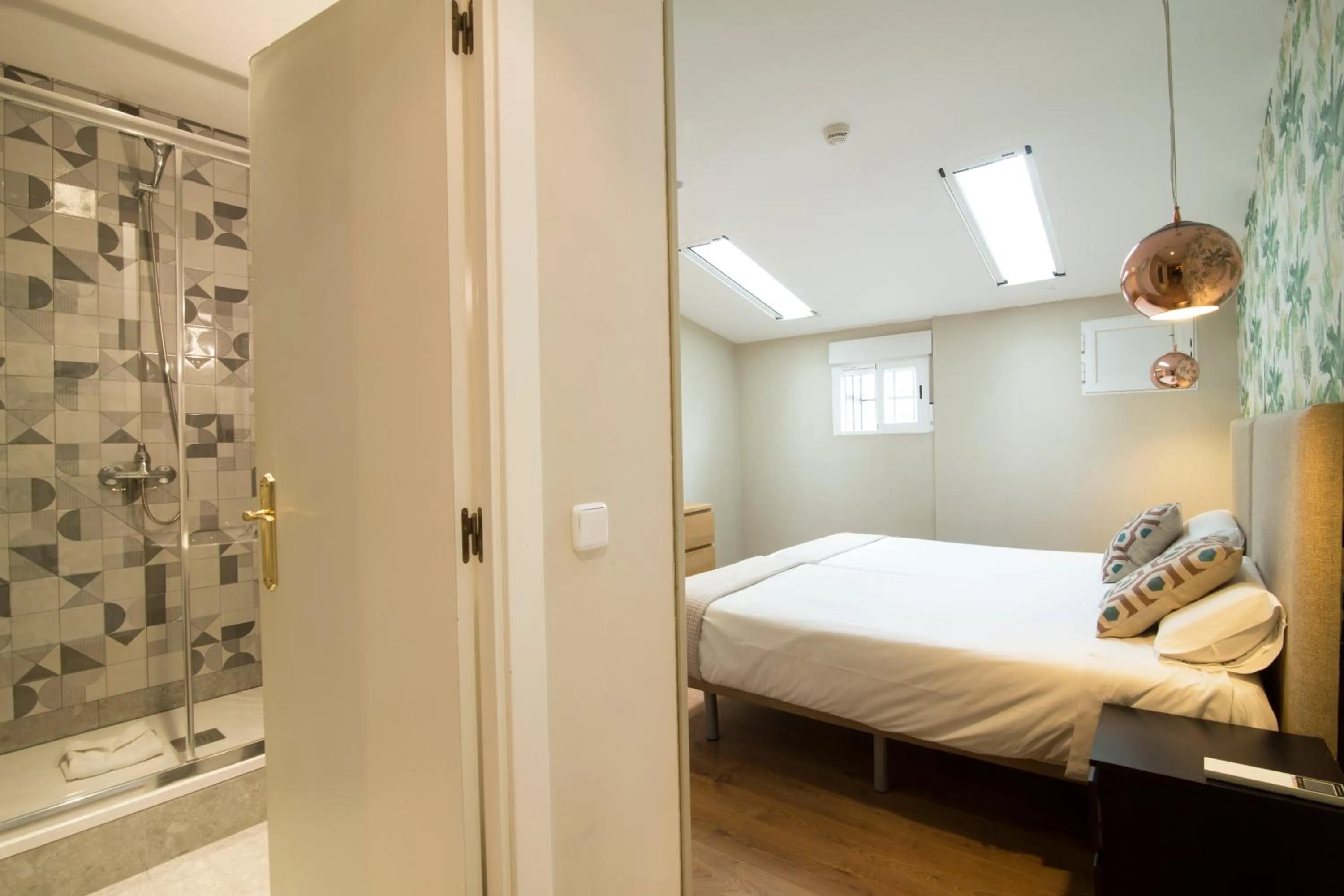 Bathroom, Bed in SUITES YOU Zinc