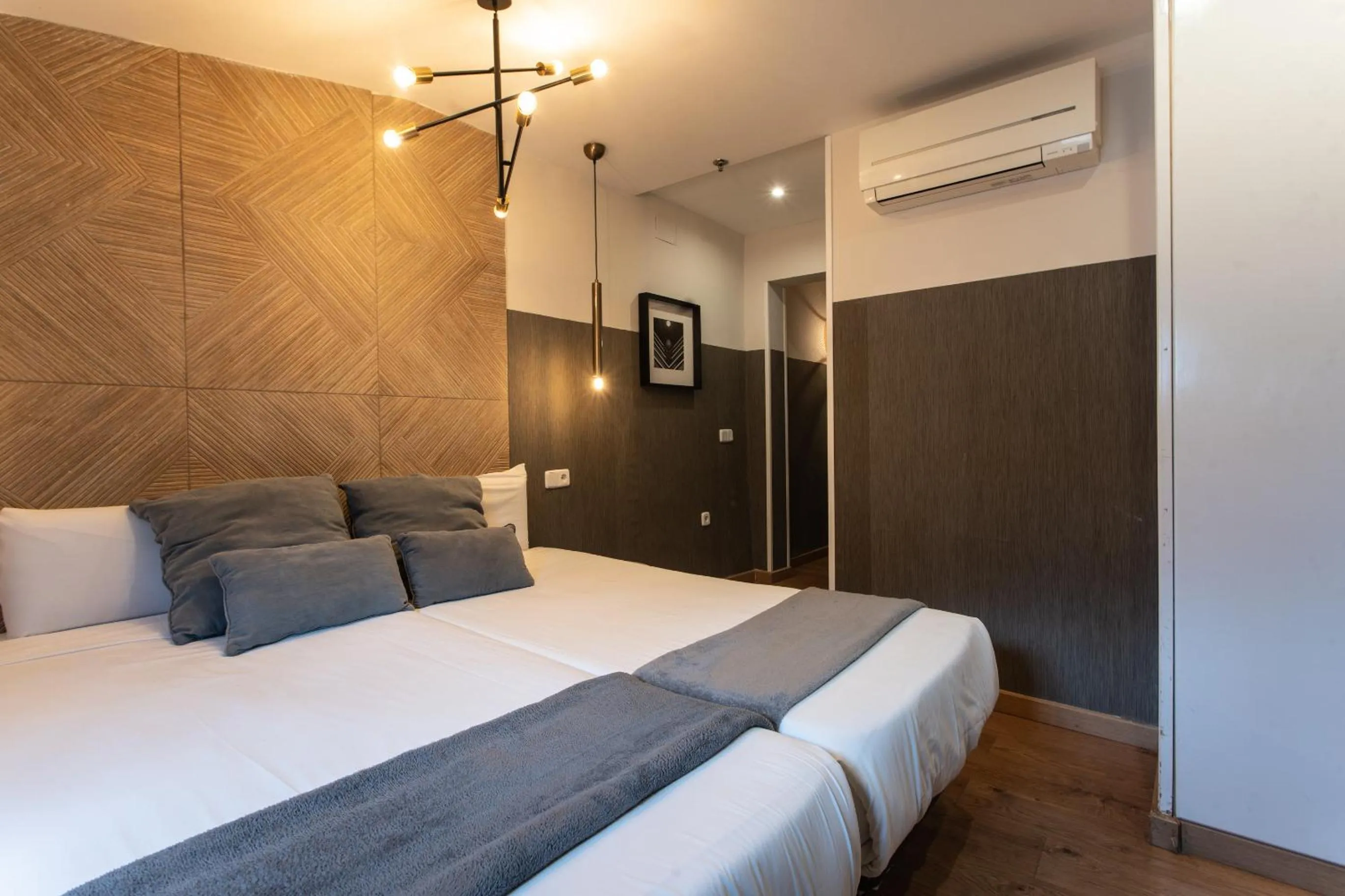 Bedroom, Bed in SUITES YOU Zinc