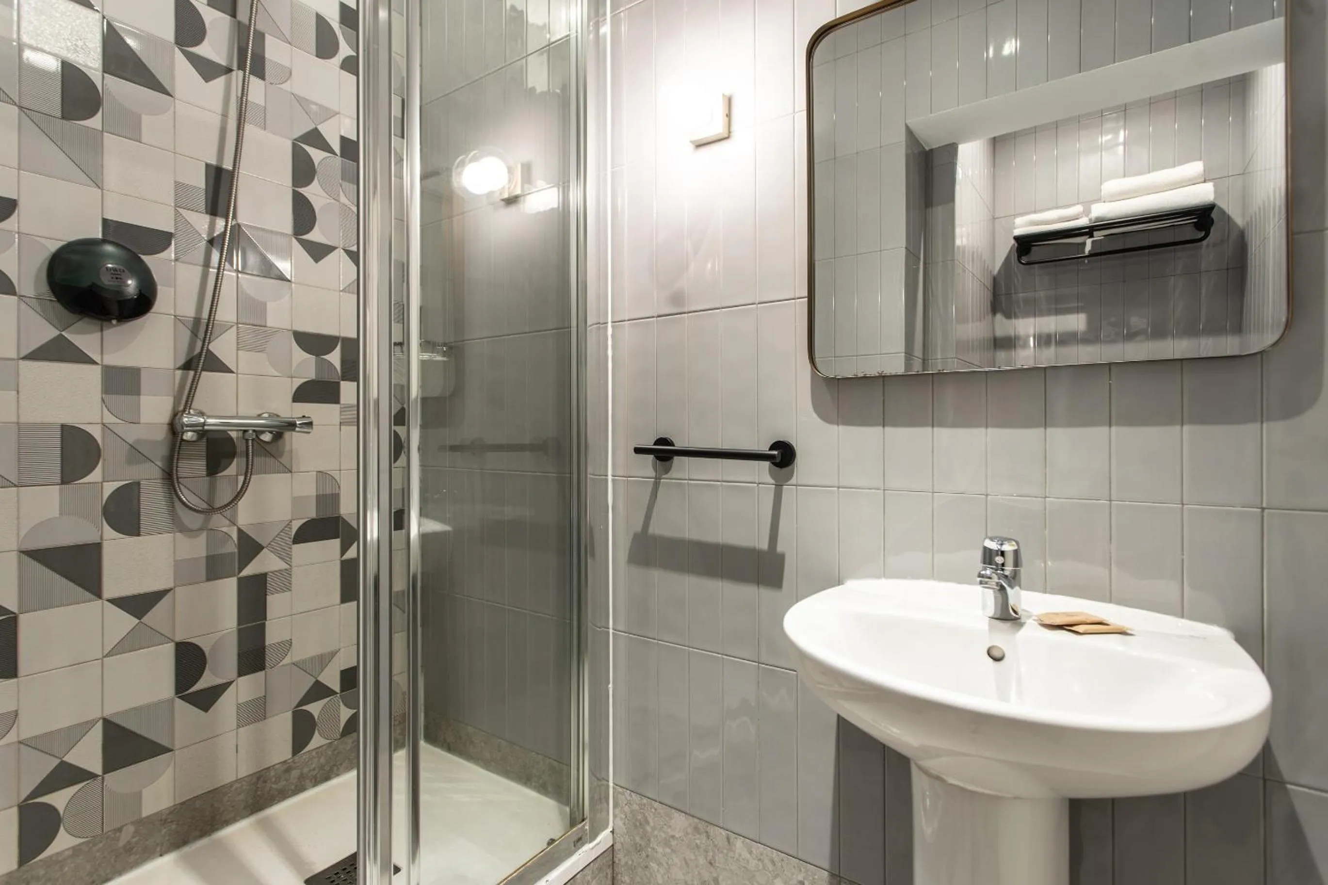 Shower in SUITES YOU Zinc