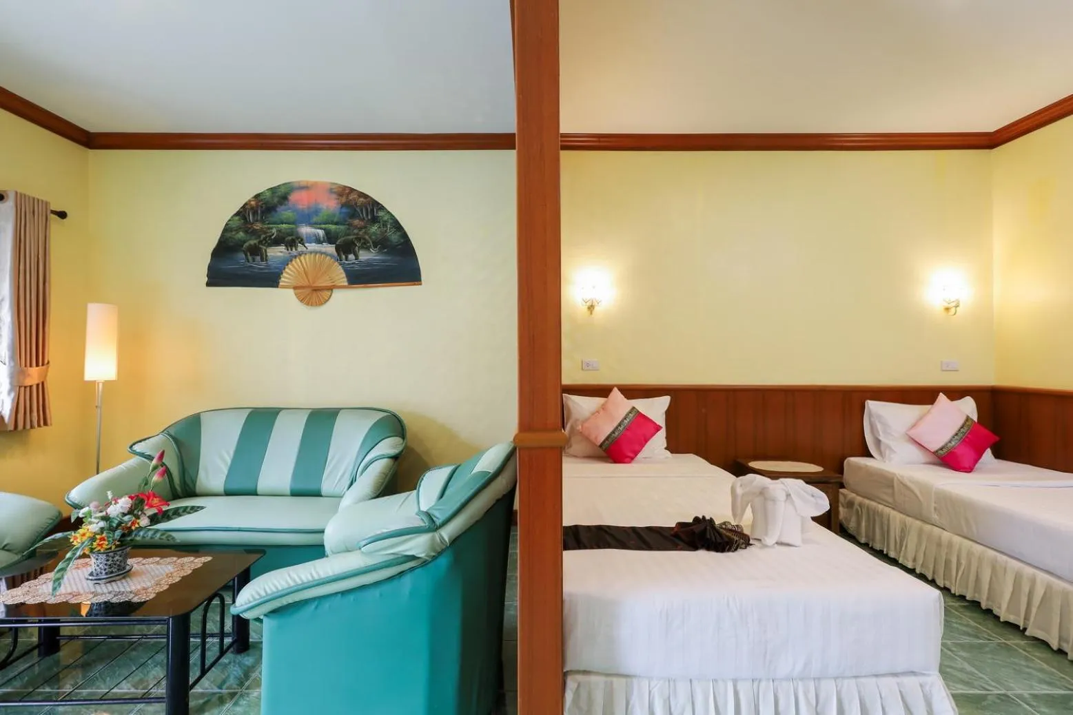 Living room, Bed in The Golddiggers Resort