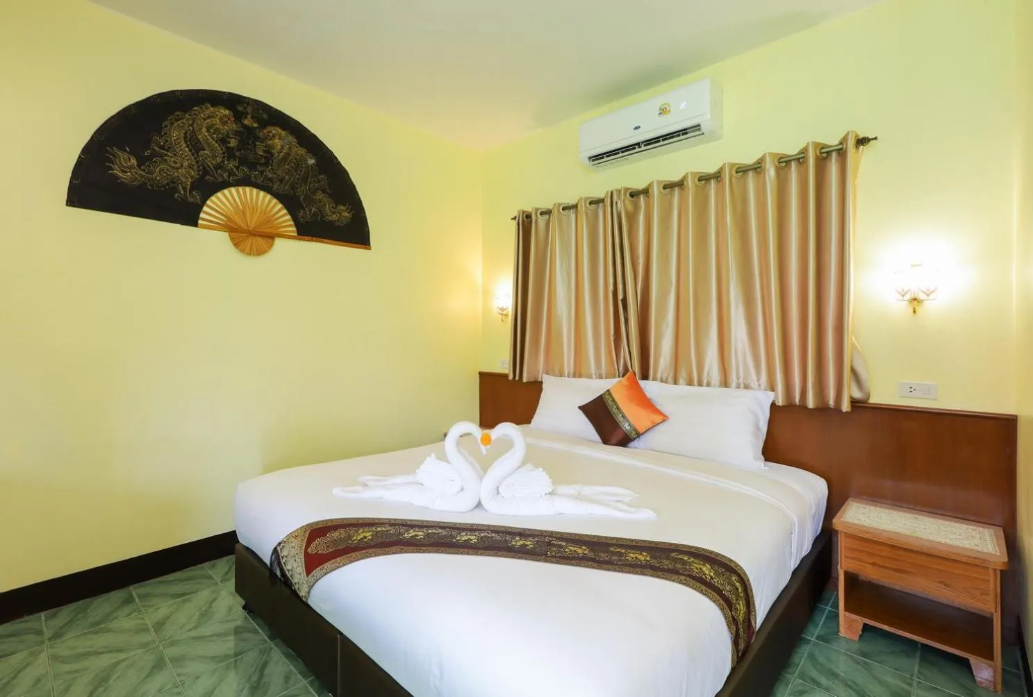 Bedroom, Bed in The Golddiggers Resort