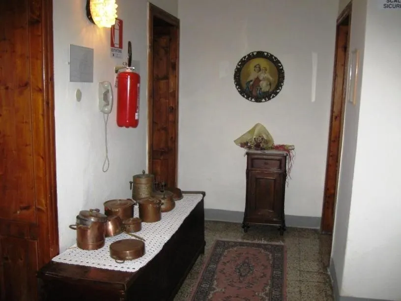 Decorative detail in Albergo Ristorante Guidi