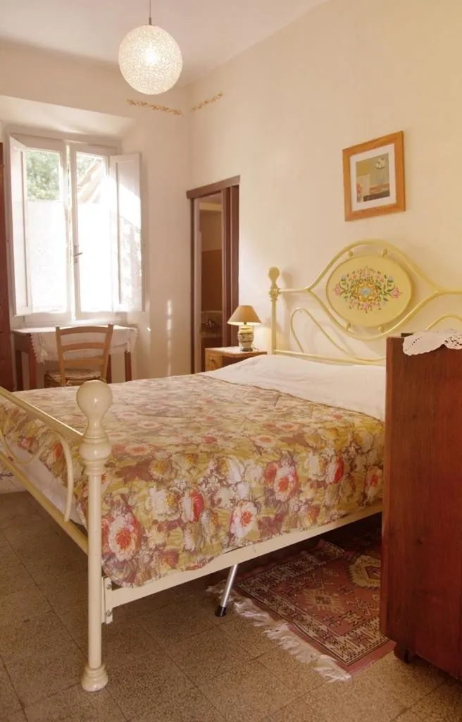 Decorative detail, Bed in Albergo Ristorante Guidi