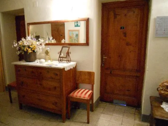 Decorative detail in Albergo Ristorante Guidi