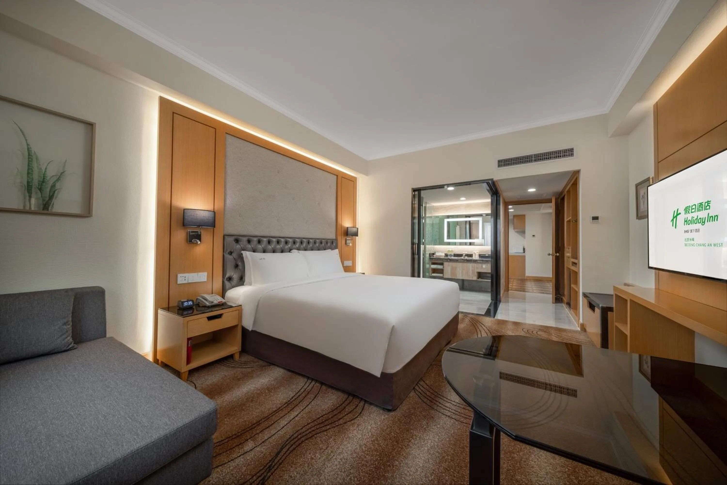 Photo of the whole room, Bed in Holiday Inn Beijing Chang An West by IHG