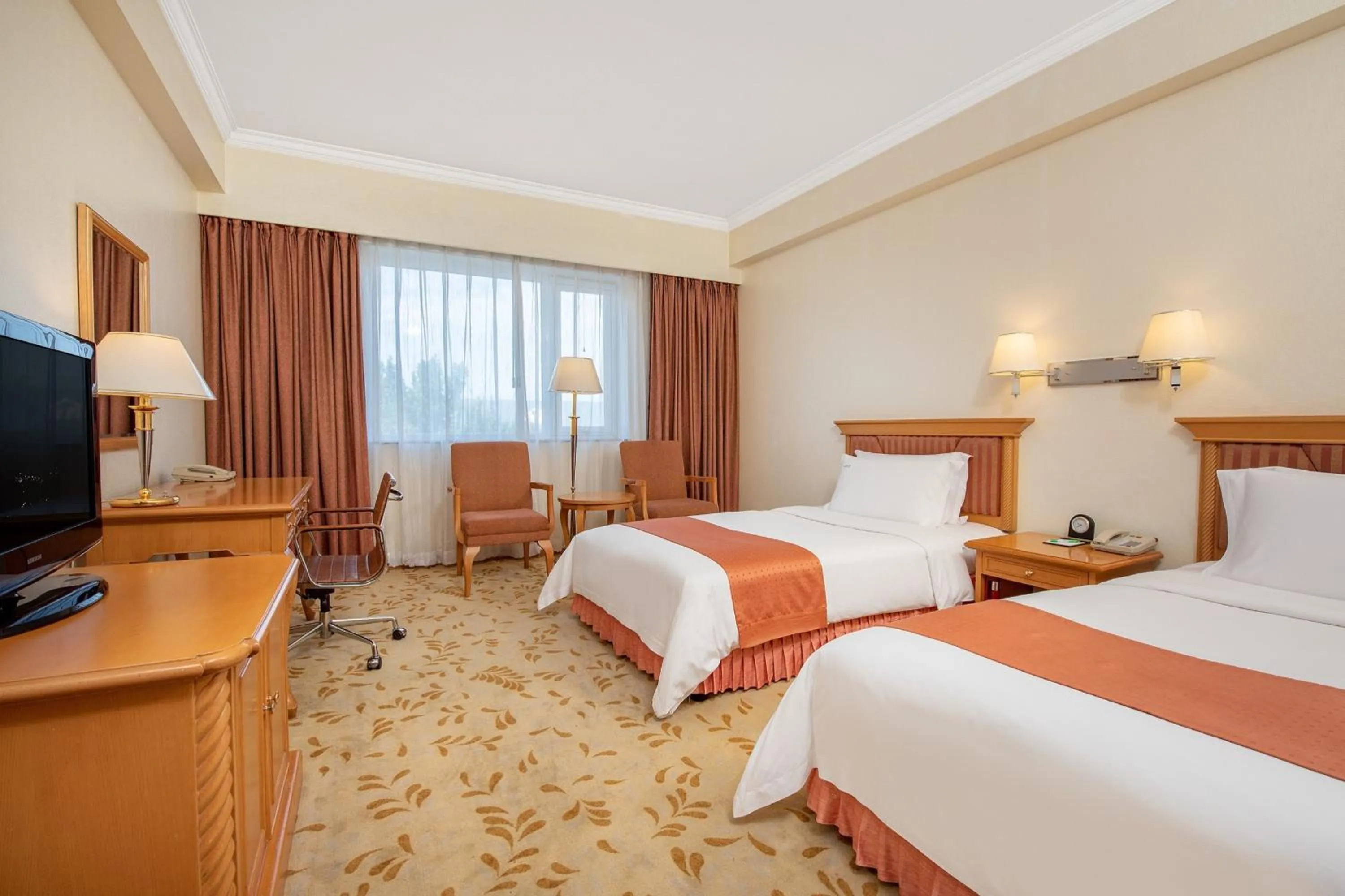 Photo of the whole room, Bed in Holiday Inn Beijing Chang An West by IHG