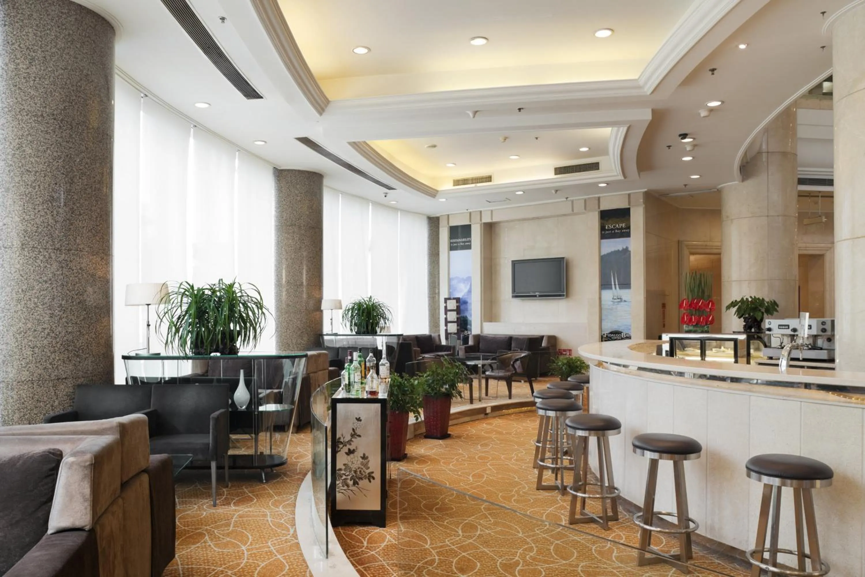 Lounge or bar in Holiday Inn Beijing Chang An West by IHG