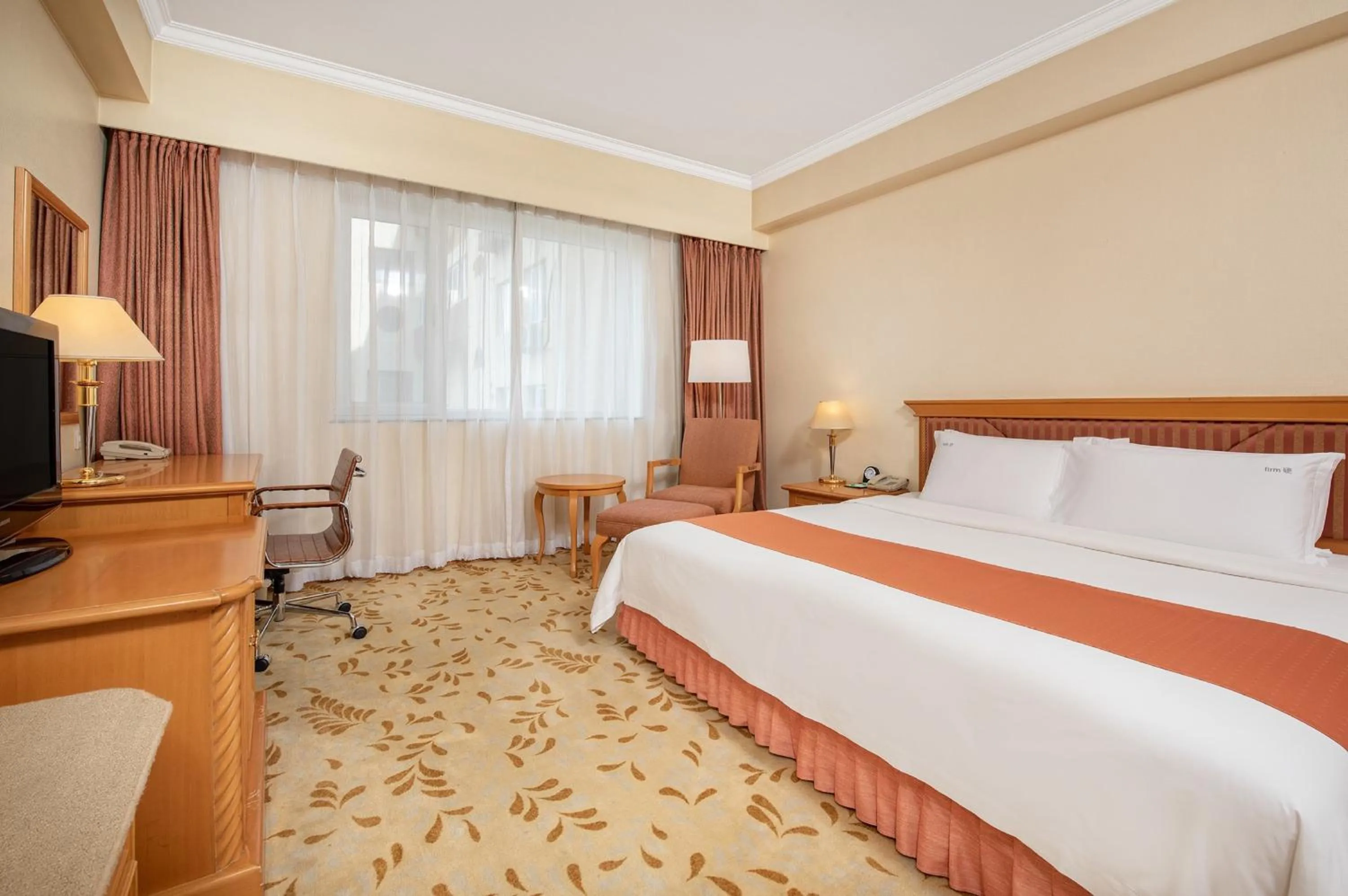 Photo of the whole room, Bed in Holiday Inn Beijing Chang An West by IHG