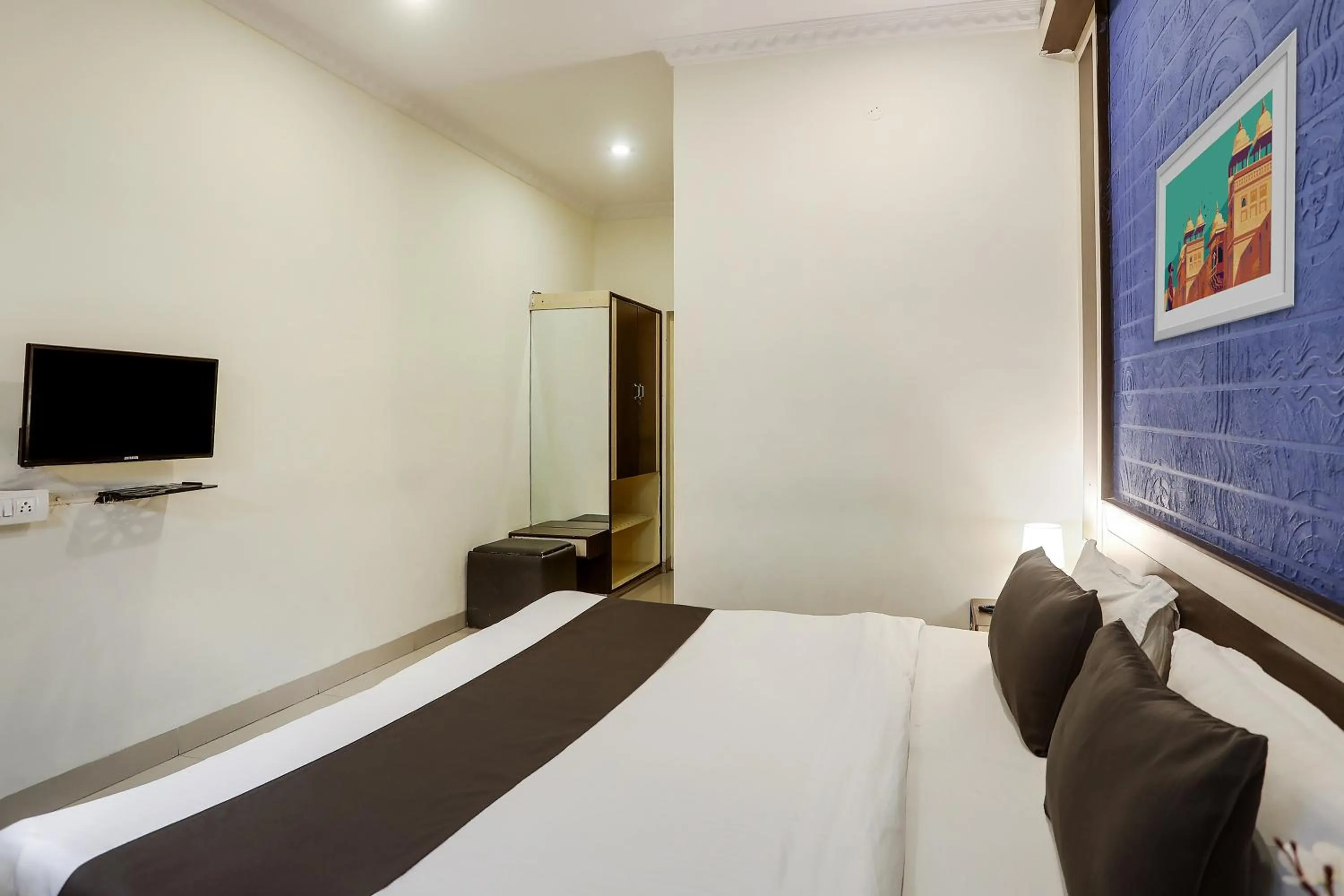 Bedroom, Bed in Super Capital O Prestige