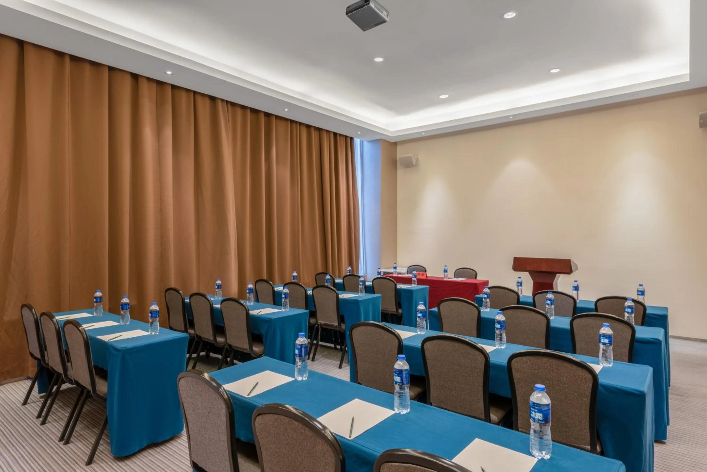 Meeting/conference room in LeafIN Hotel Beijing Minzuyuan l Bird's Nest