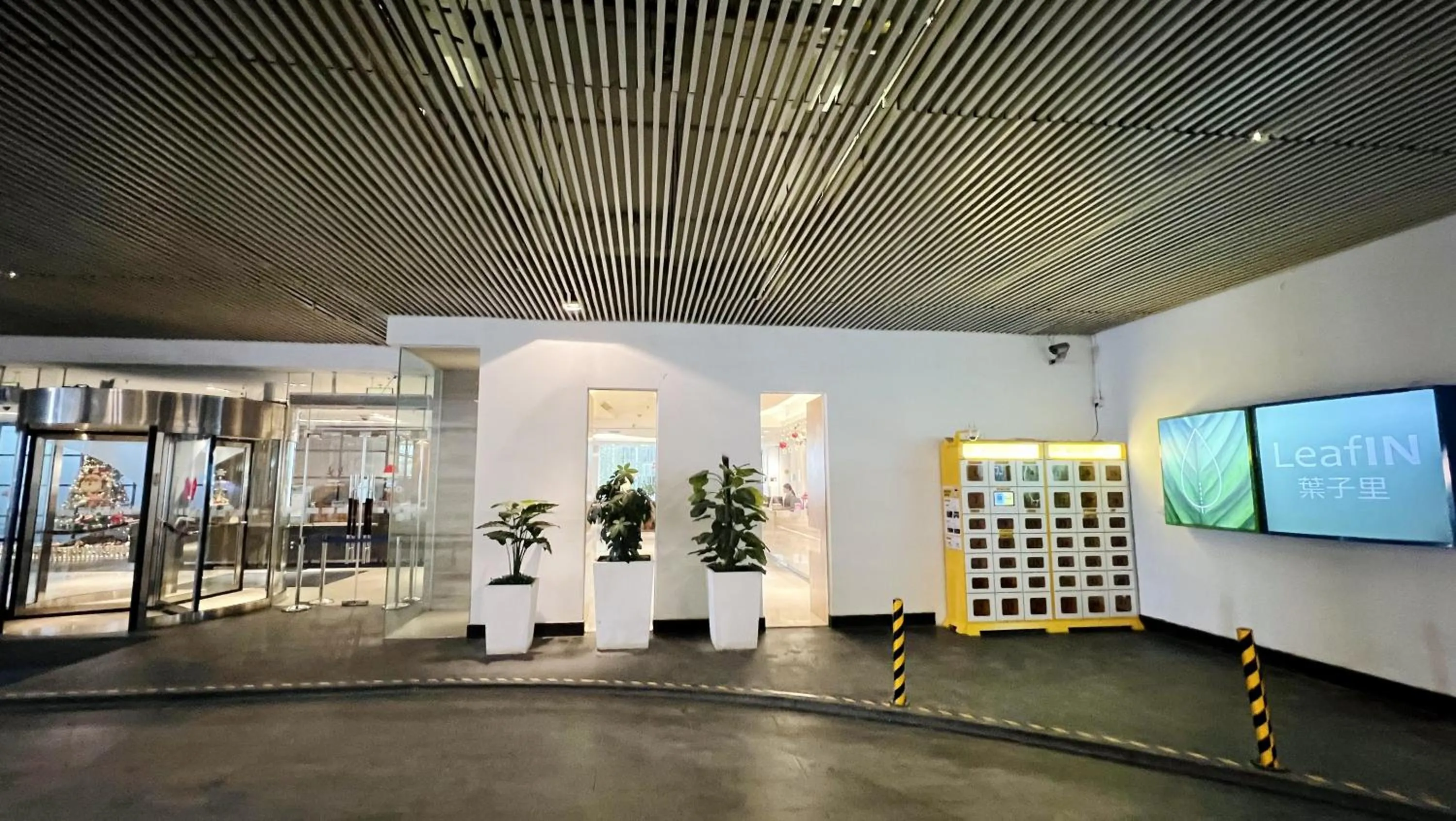 Property building in LeafIN Hotel Beijing Minzuyuan l Bird's Nest