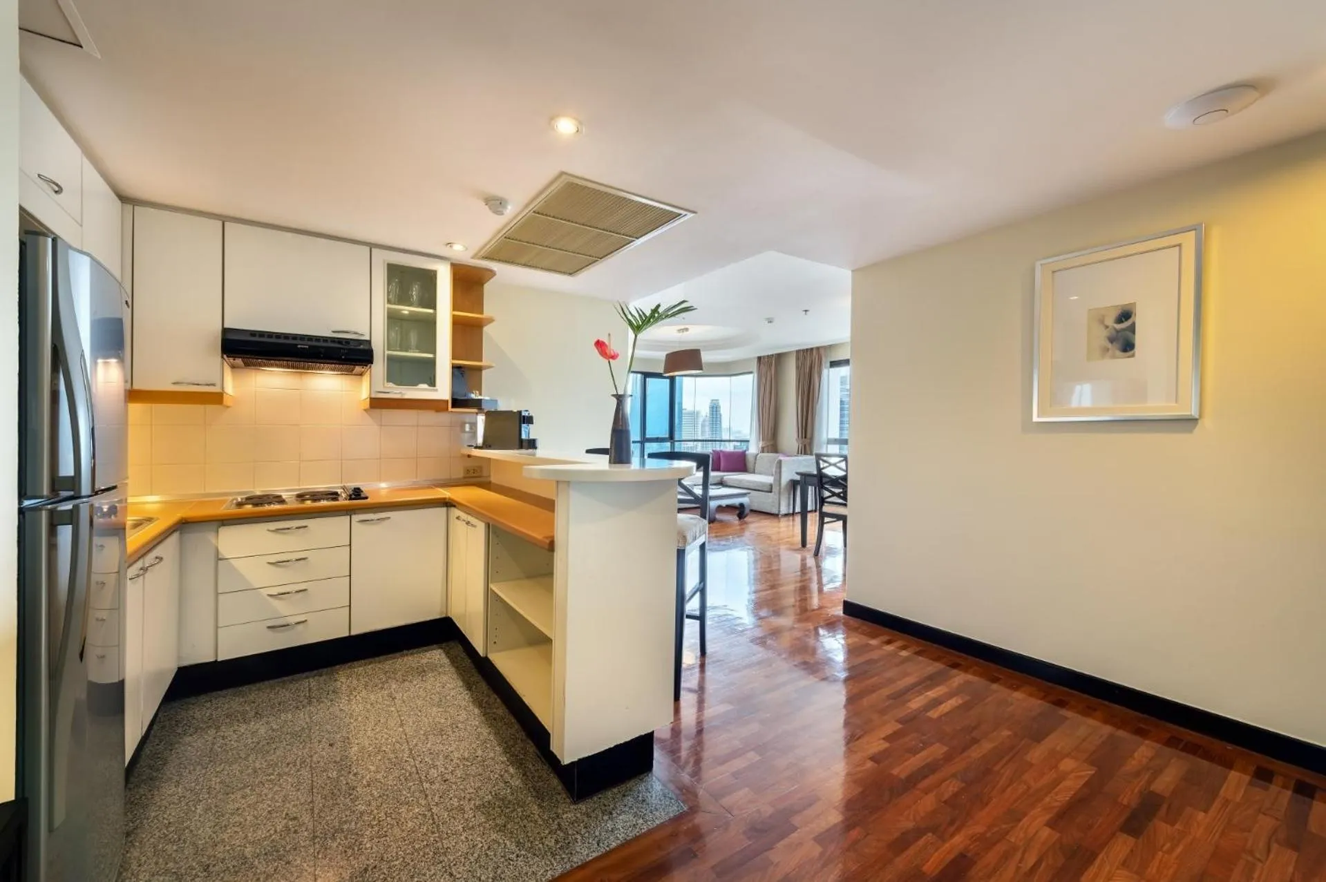 Kitchen or kitchenette in Bandara Suites Silom, Bangkok