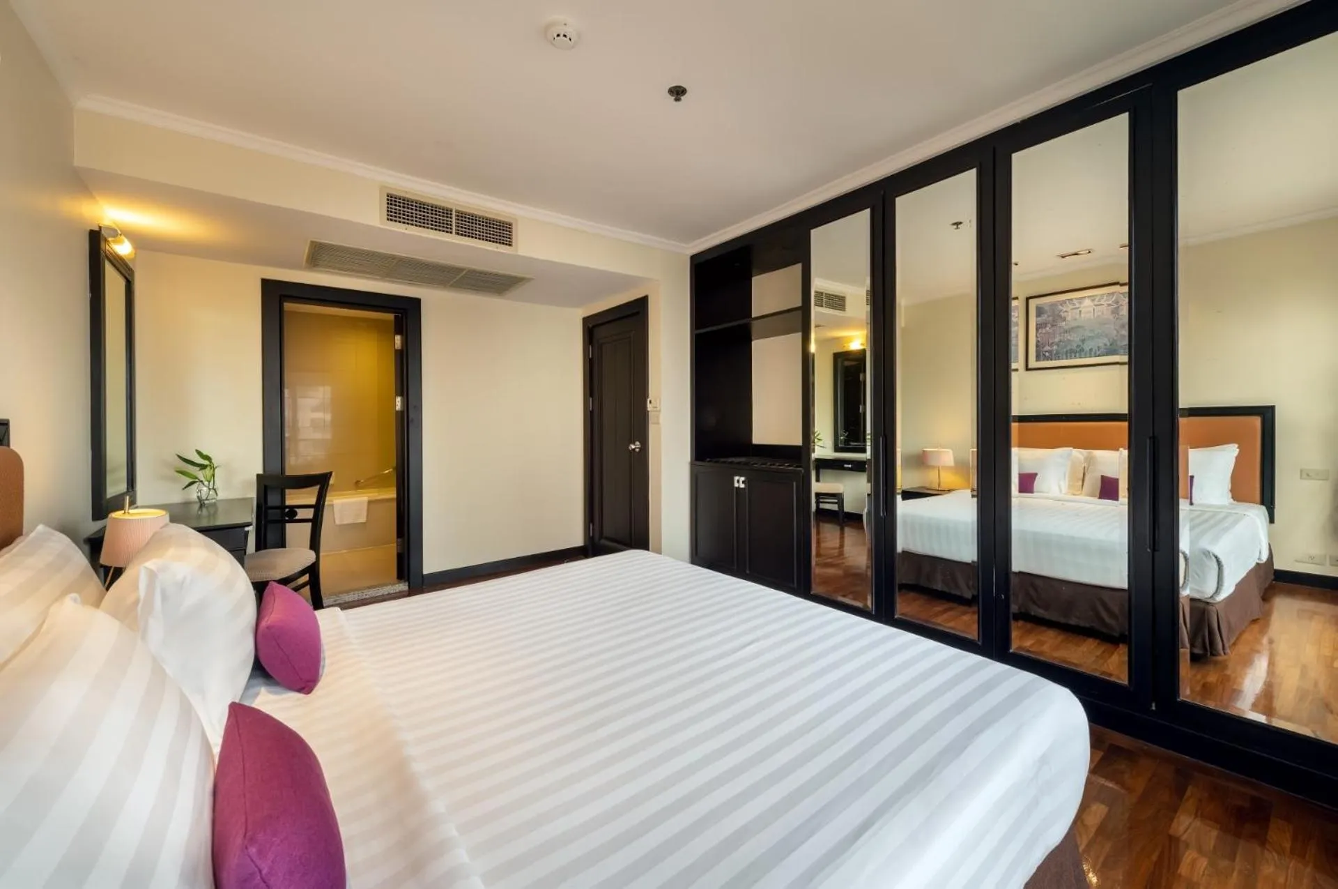 Bed in Bandara Suites Silom, Bangkok