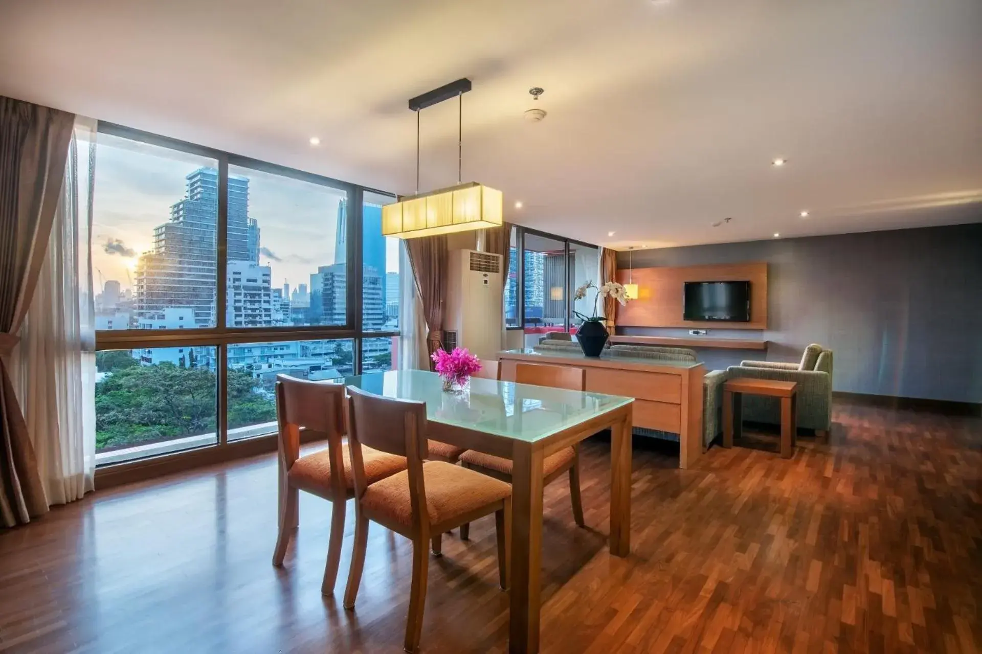 Two-Bedroom Apartment in Bandara Suites Silom, Bangkok Two-Bedroom Apartment in Bandara Suites Silom, Bangkok