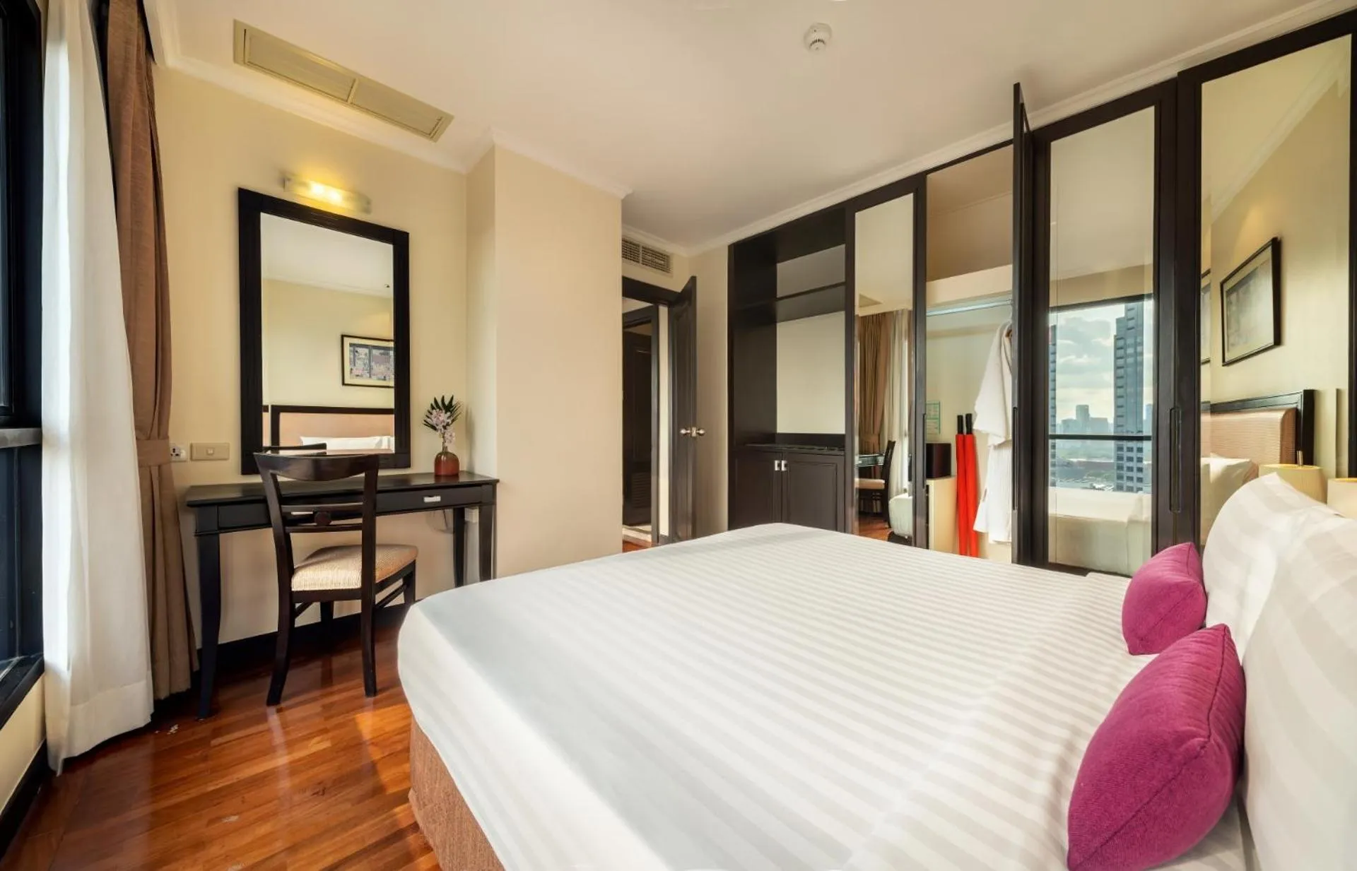 Bed in Bandara Suites Silom, Bangkok