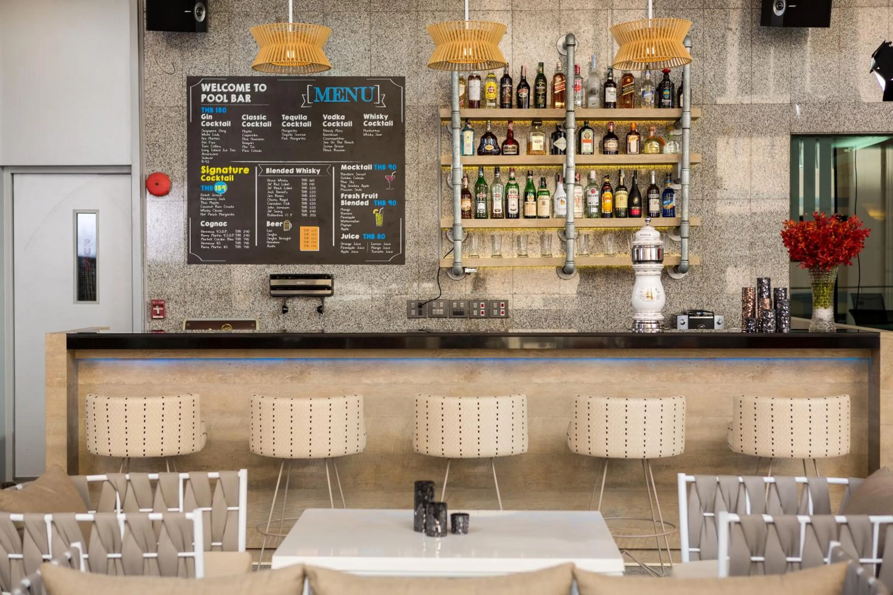 Restaurant/places to eat in Bandara Suites Silom, Bangkok