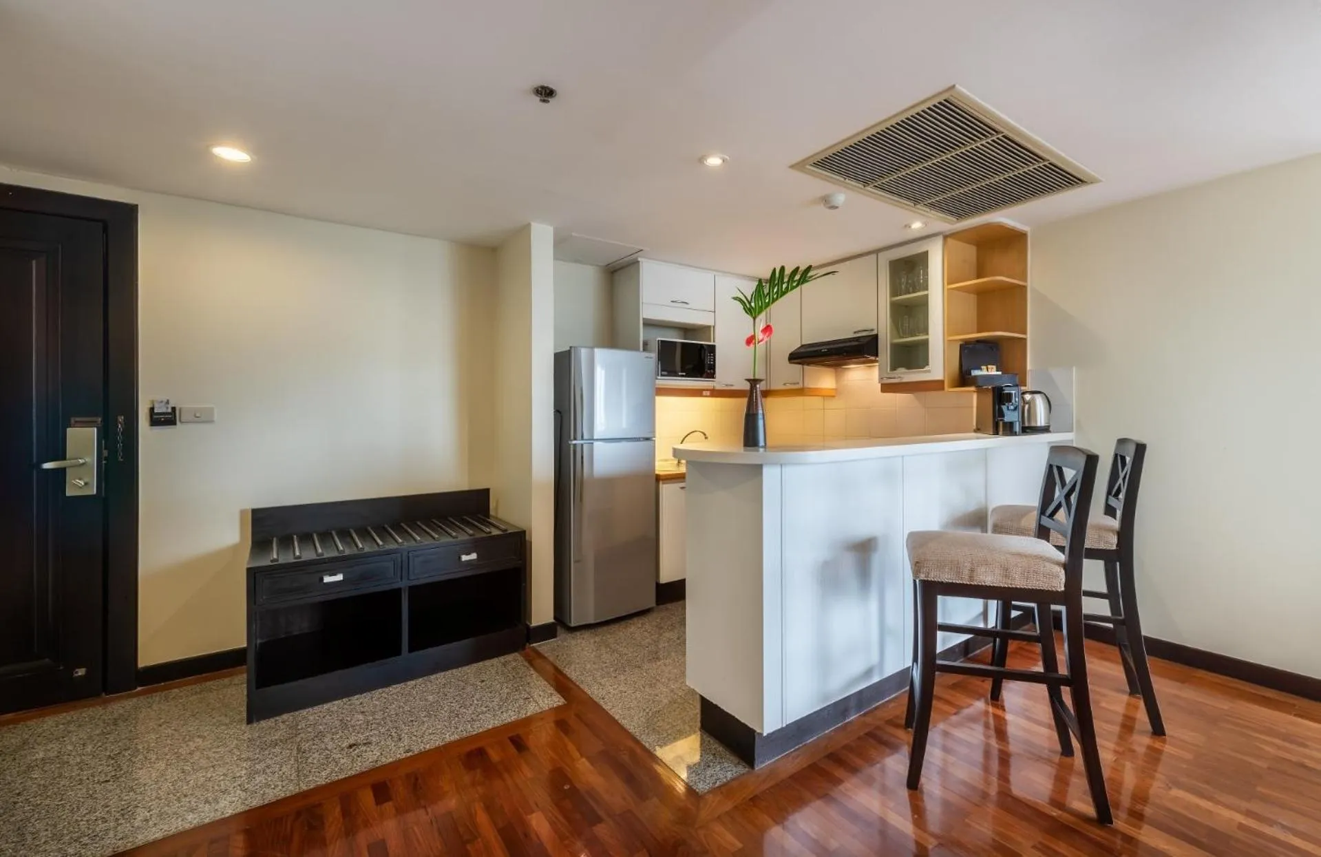 Kitchen or kitchenette in Bandara Suites Silom, Bangkok