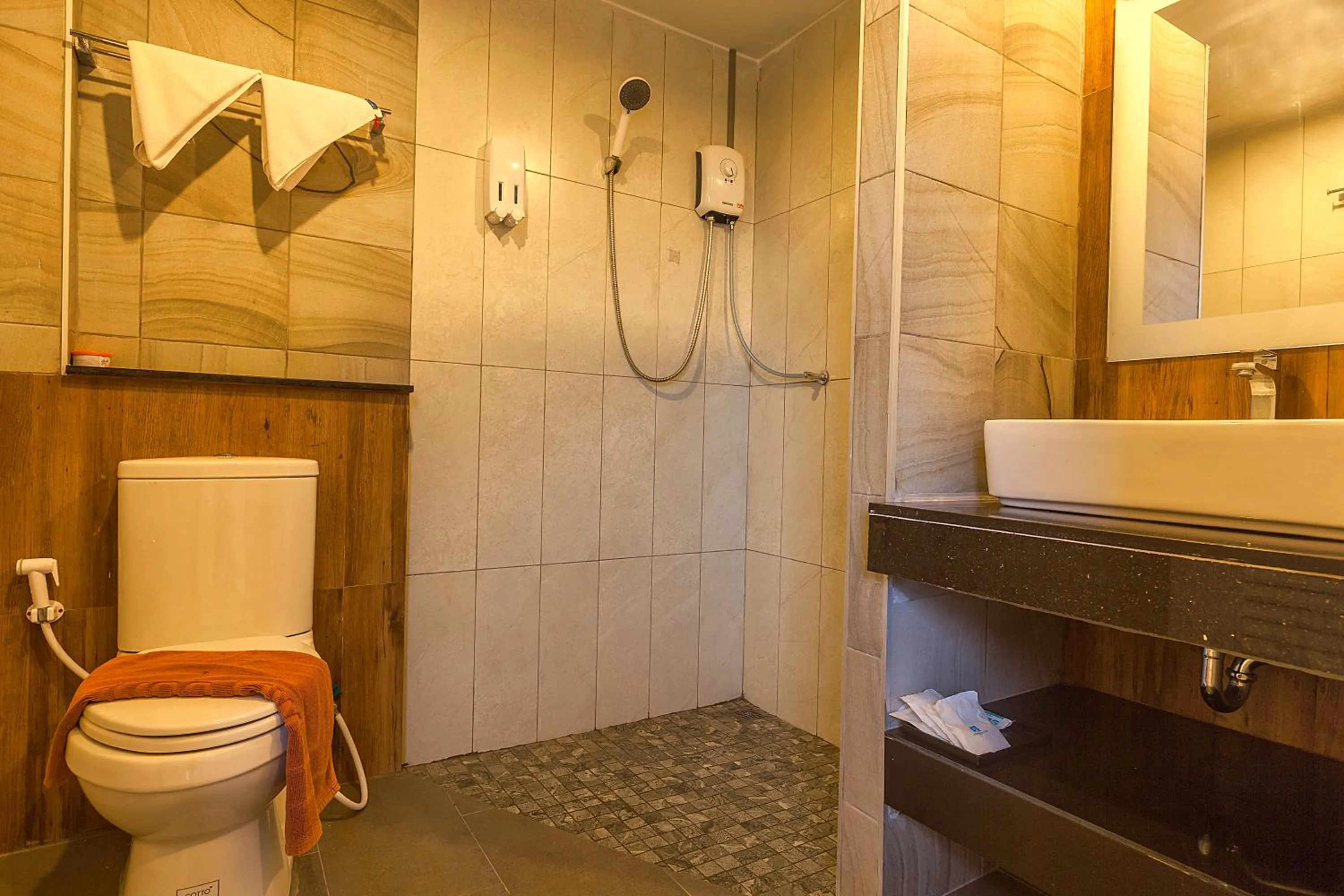 Bathroom in Phi Phi Top View Resort