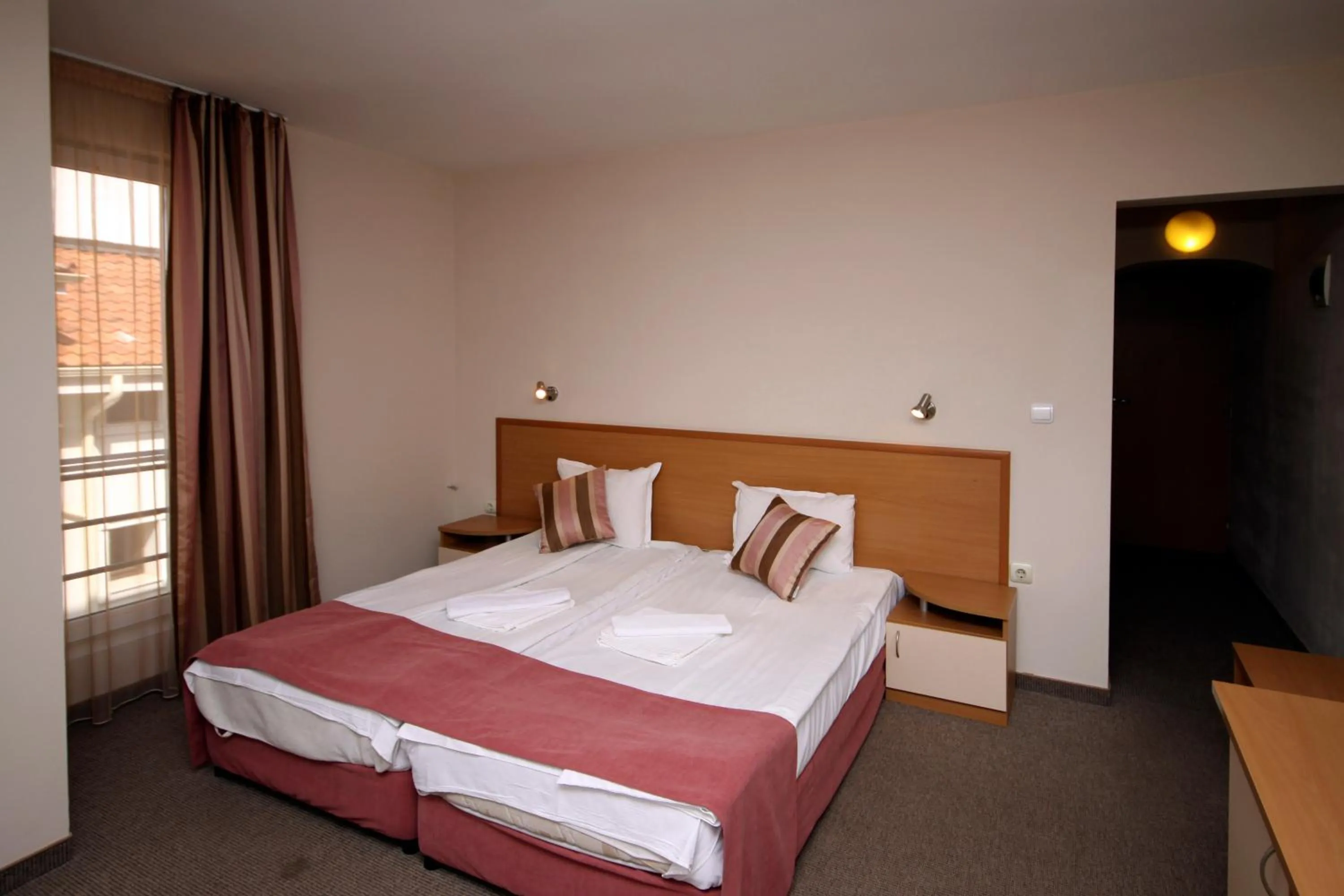 Balcony/Terrace, Bed in Hotel Briz