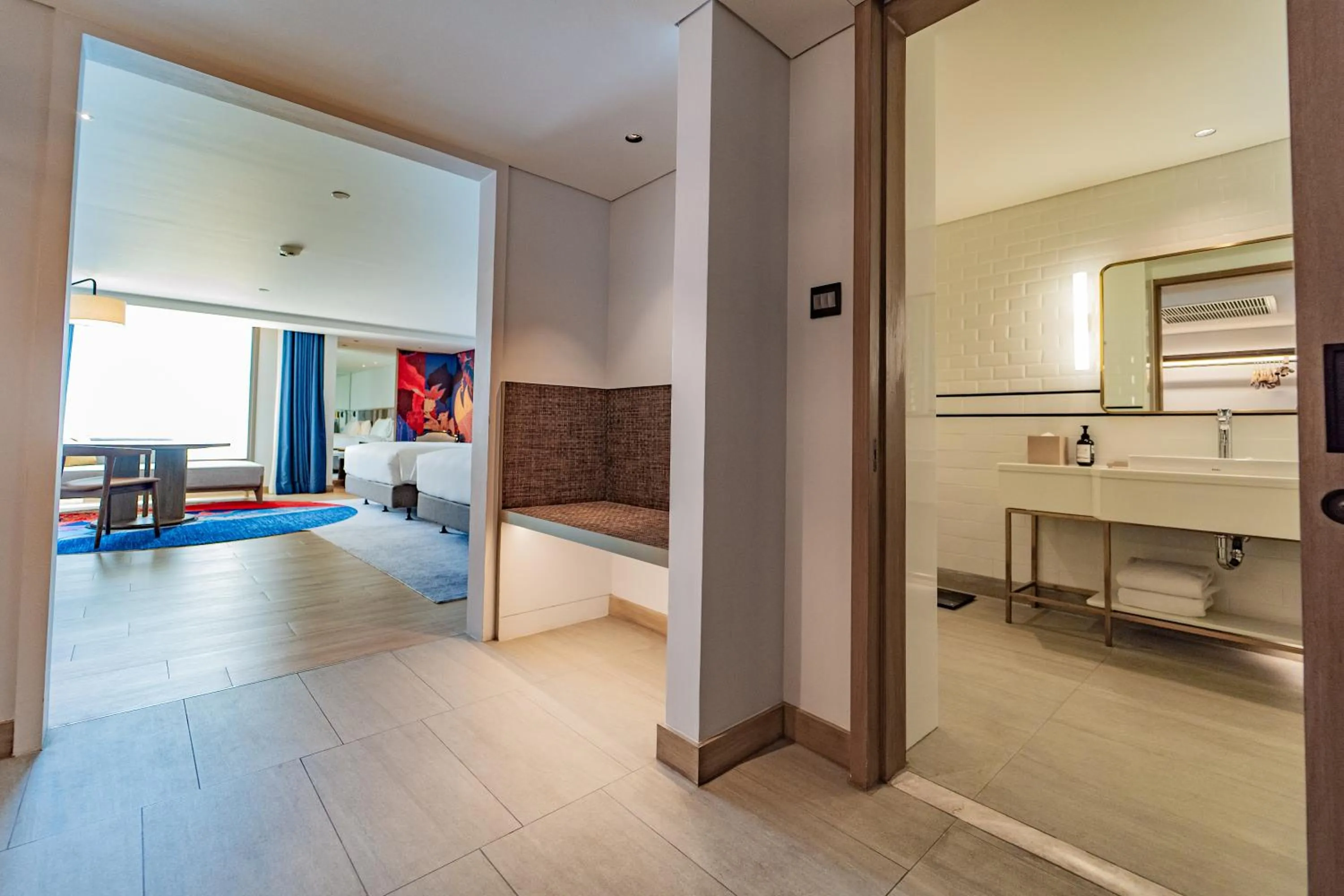 Photo of the whole room, Bed in Montien Hotel Surawong Bangkok