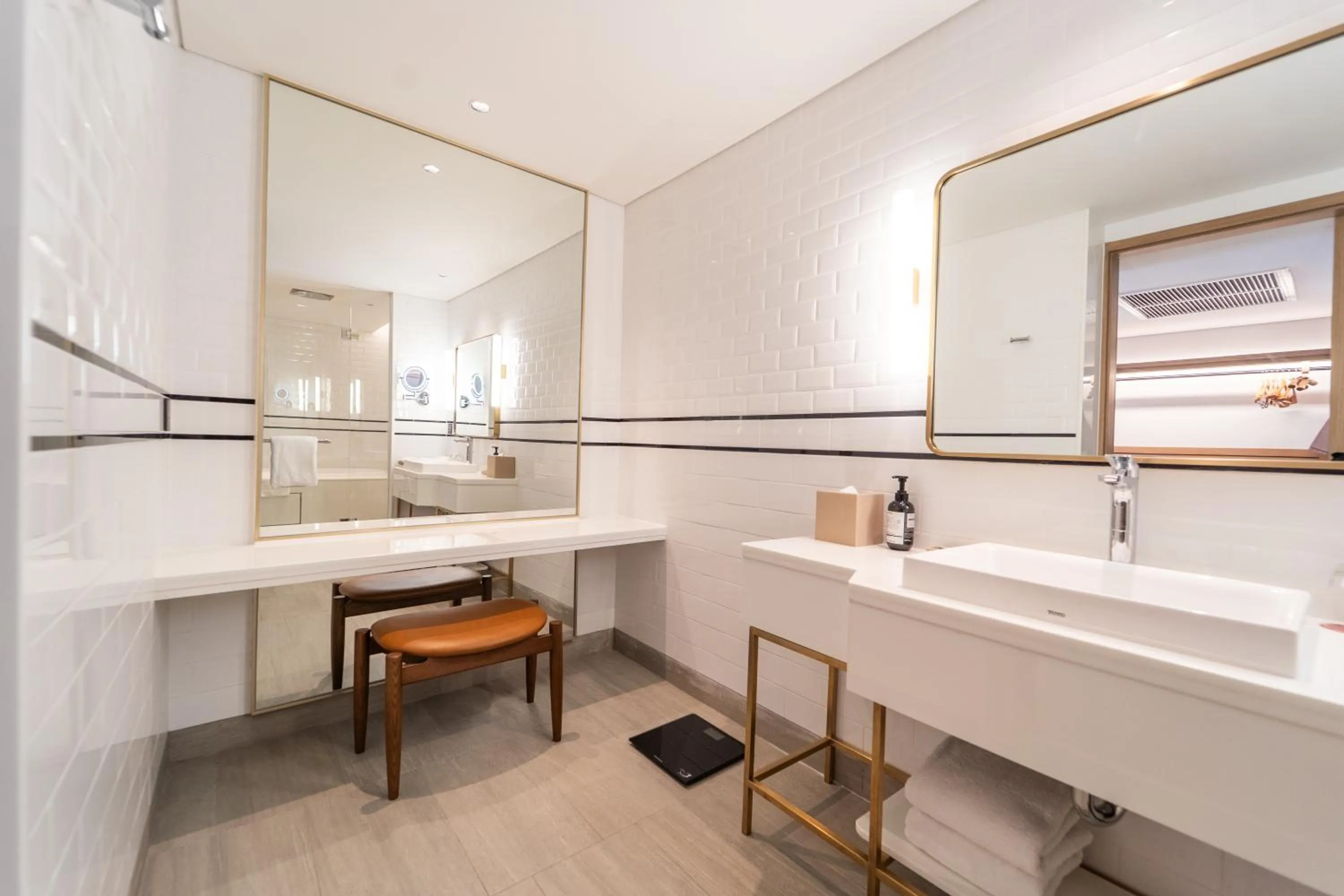 Bathroom in Montien Hotel Surawong Bangkok