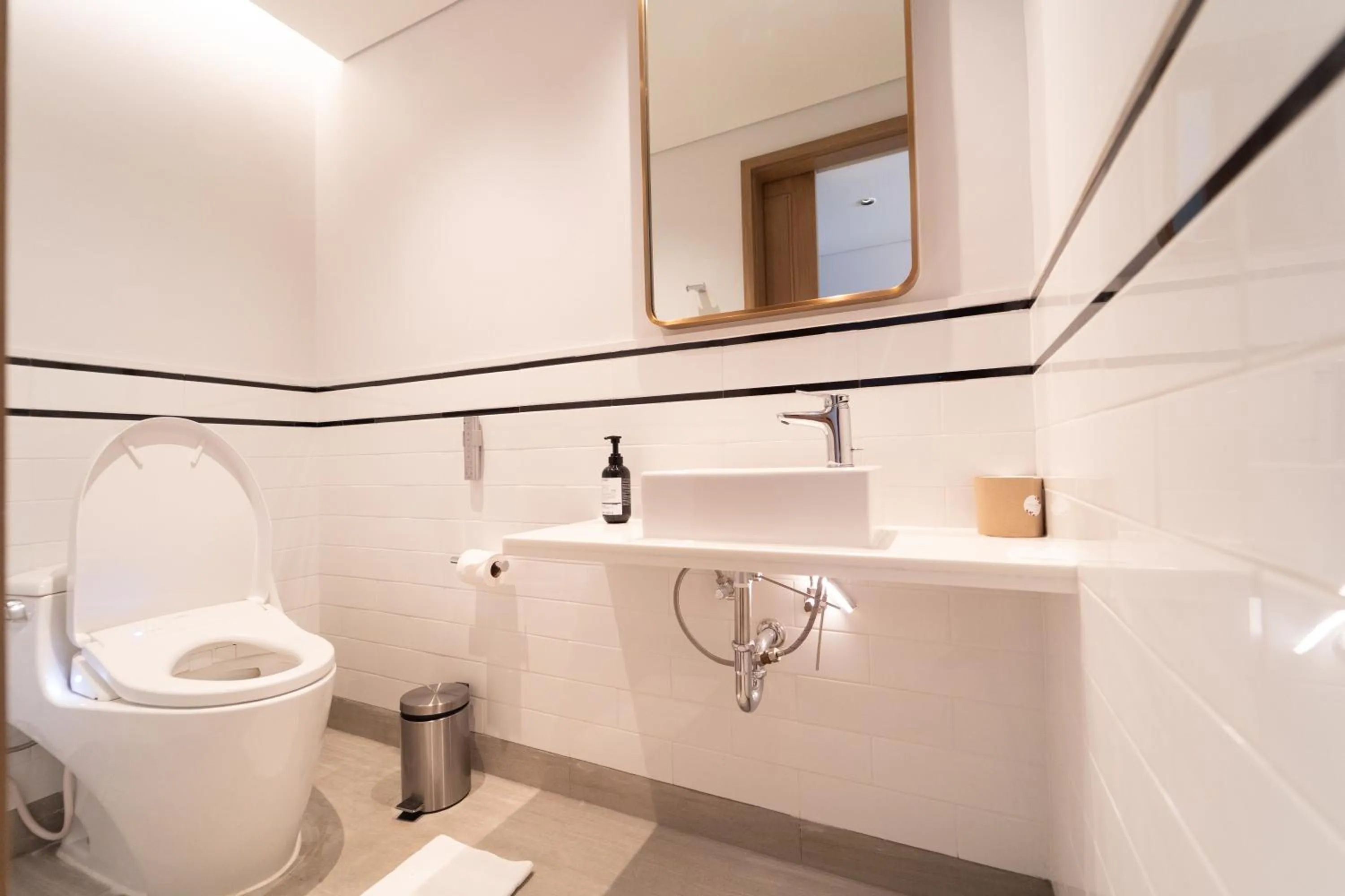 Toilet in Montien Hotel Surawong Bangkok