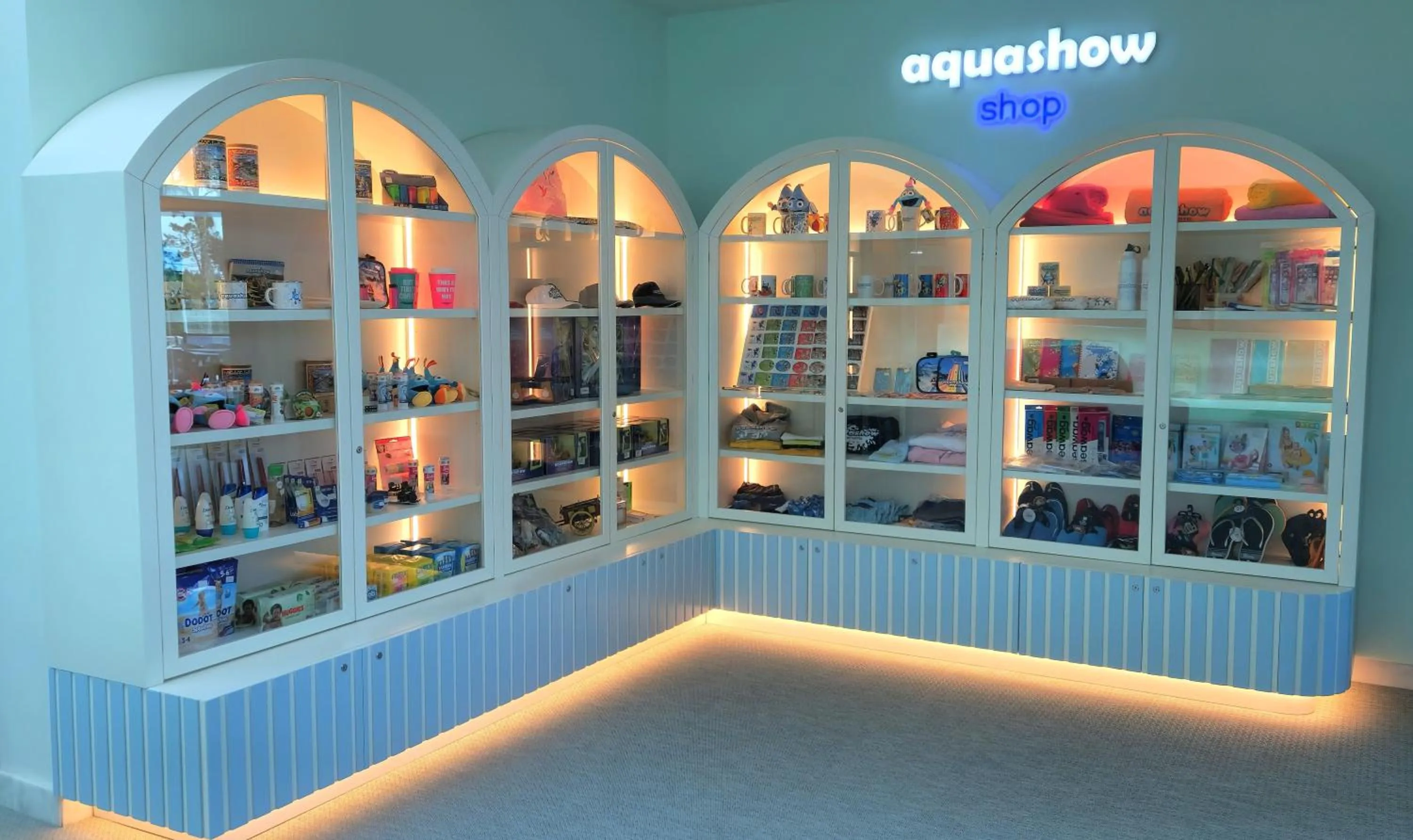 On-site shops in Aquashow Park Hotel