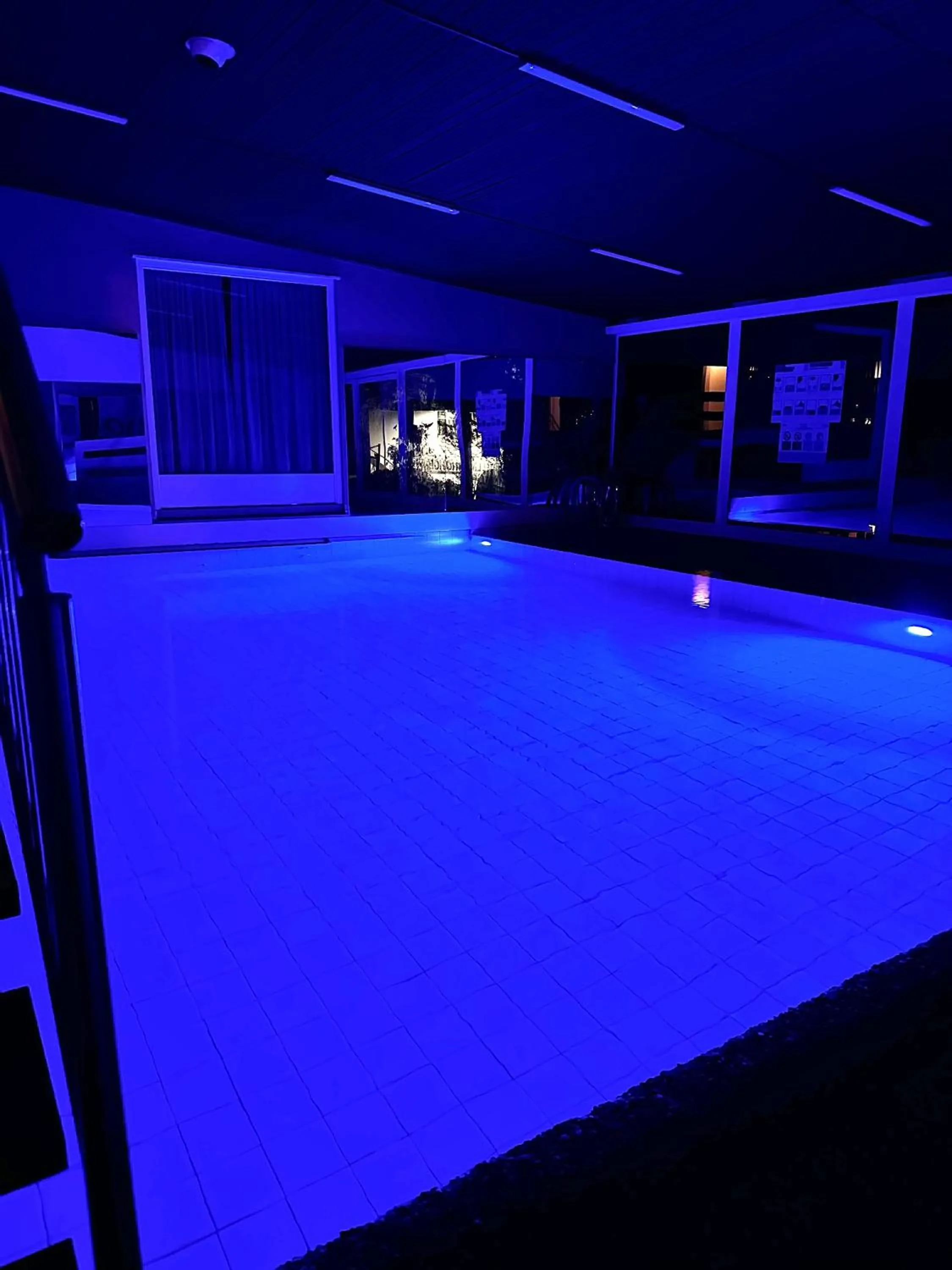 Swimming pool in Hotel Lindenhof by Crossworld AG