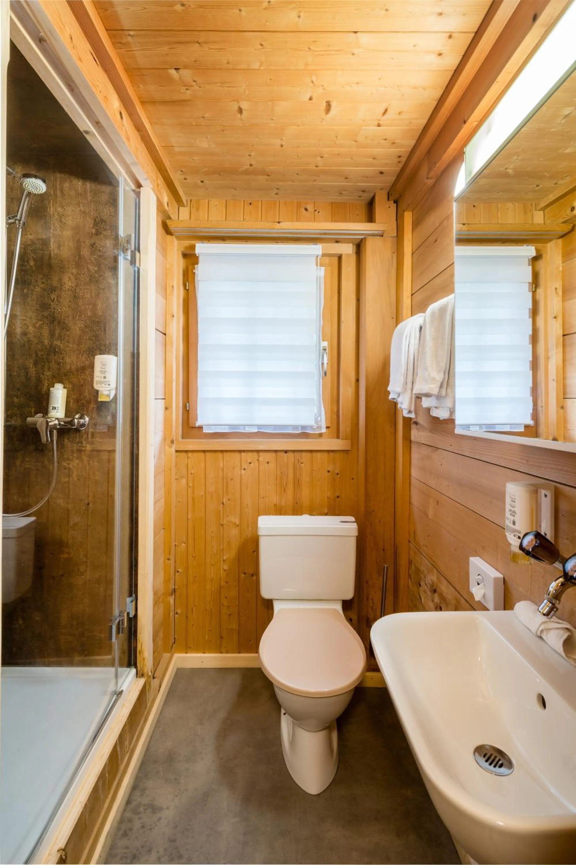 Bathroom in Hotel Lindenhof by Crossworld AG