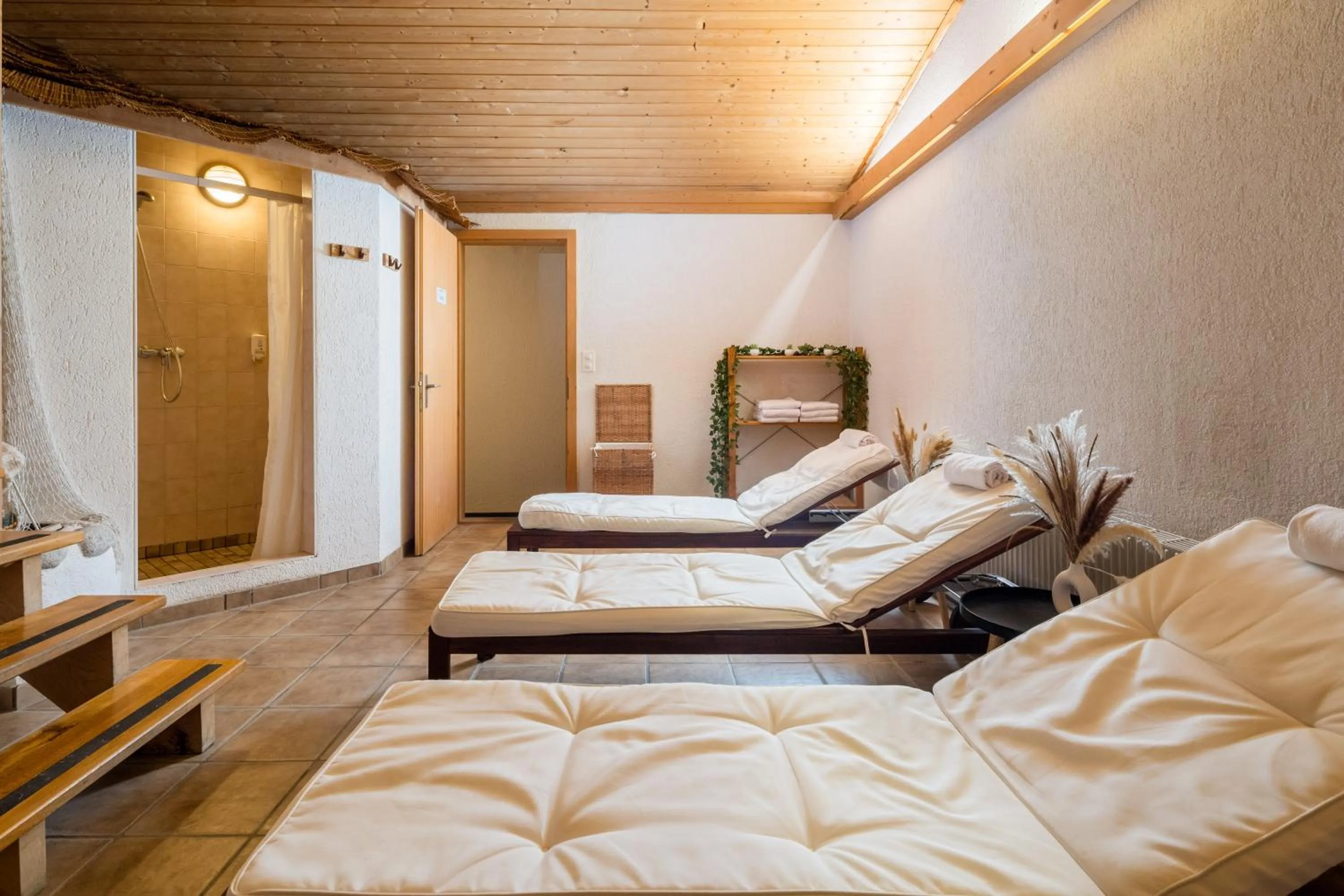 Sauna, Bed in Hotel Lindenhof by Crossworld AG