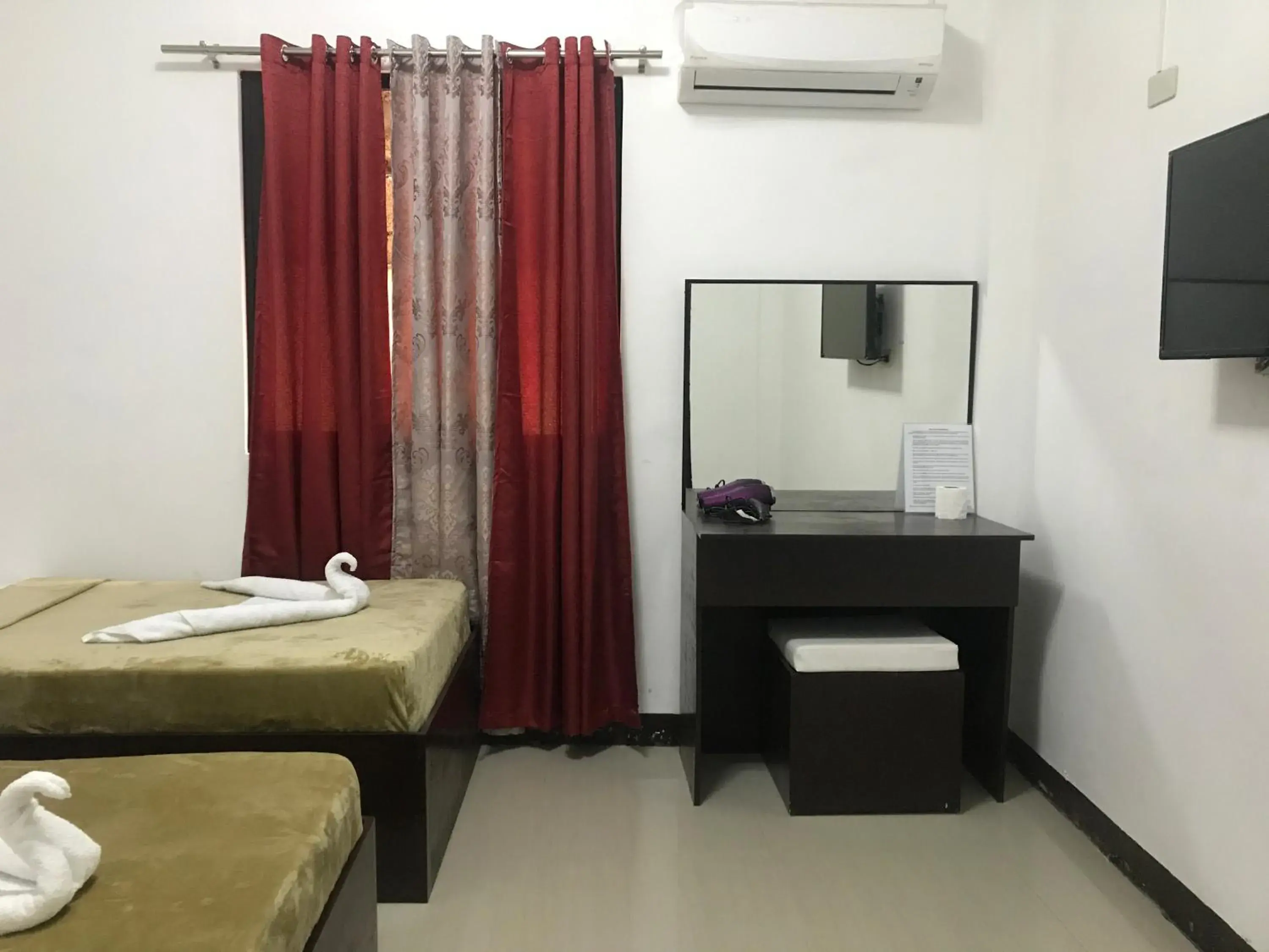 Standard Twin Room in 4C's Tourist Lodge Standard Twin Room in 4C's Tourist Lodge