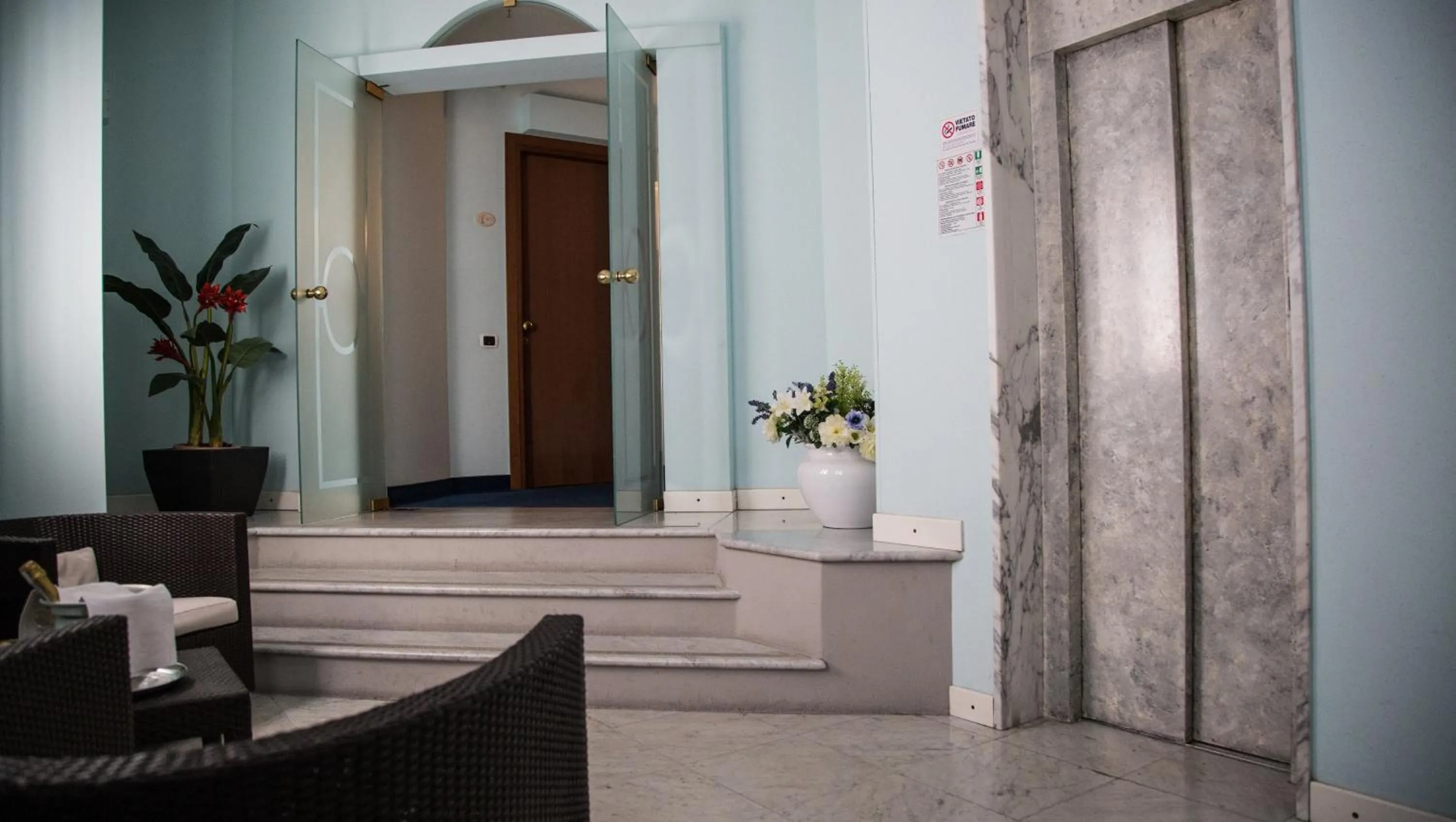 elevator in Hotel Aquadolce