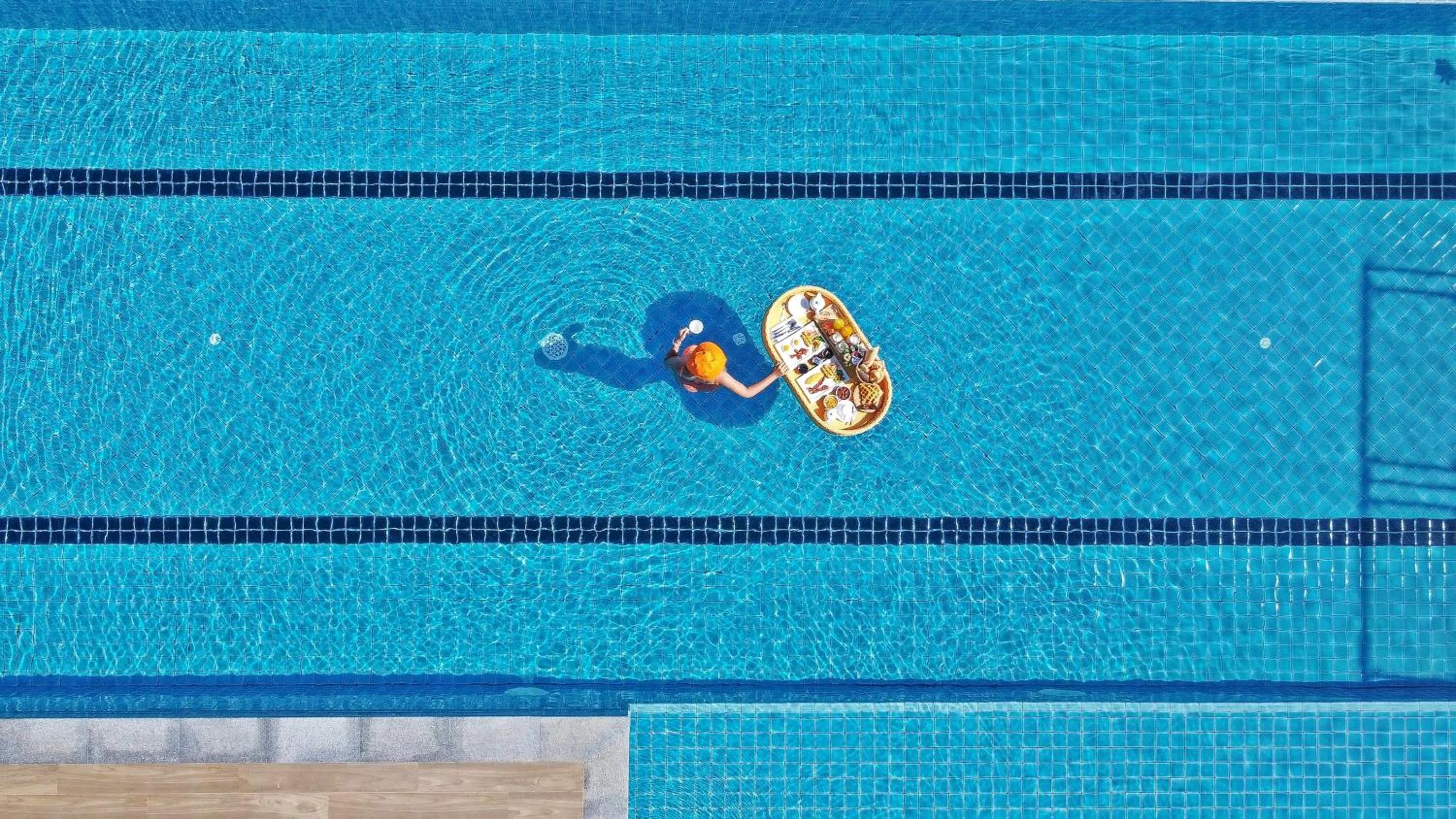 Swimming pool in Namaka Resort Kamala