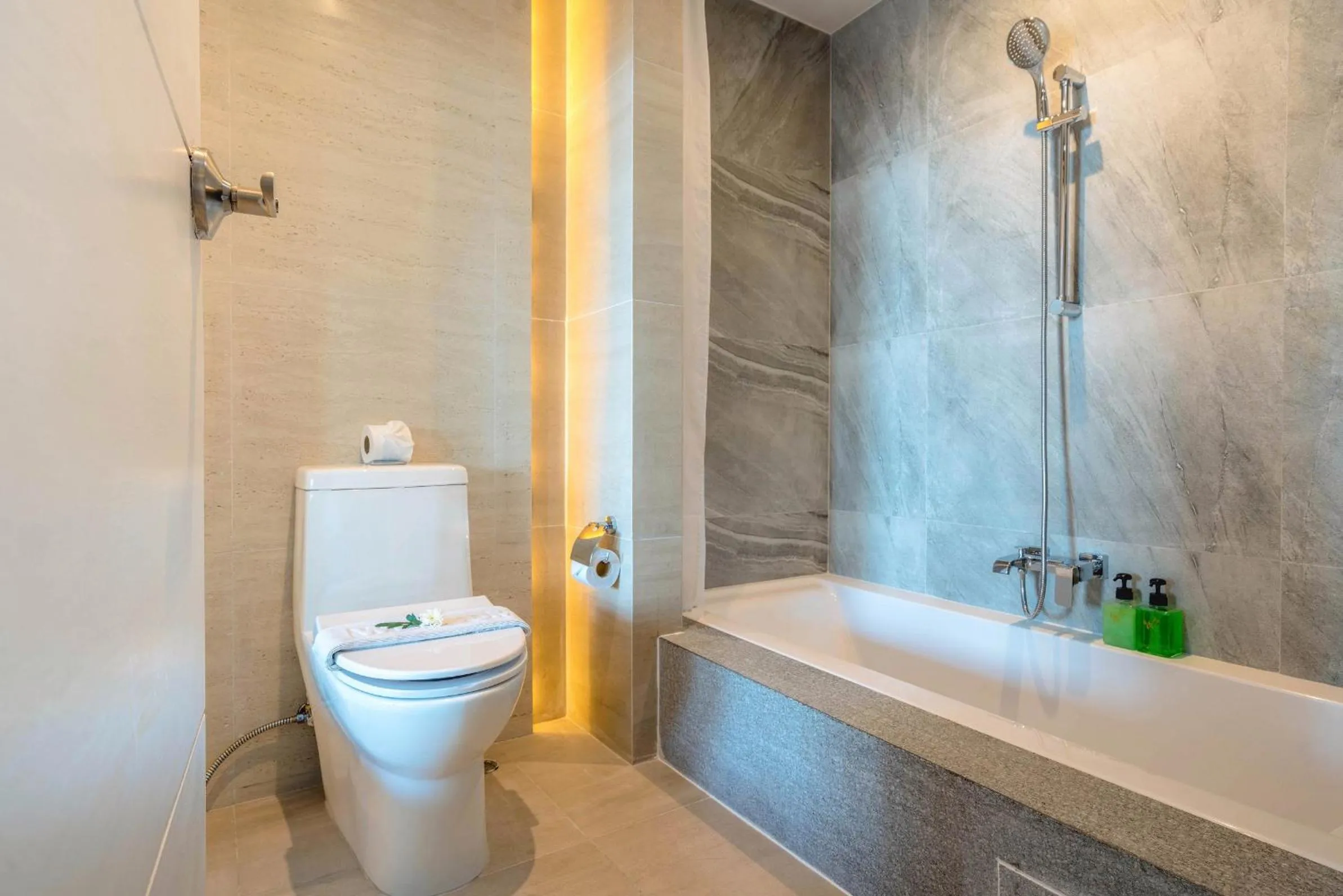 Toilet in Namaka Resort Kamala