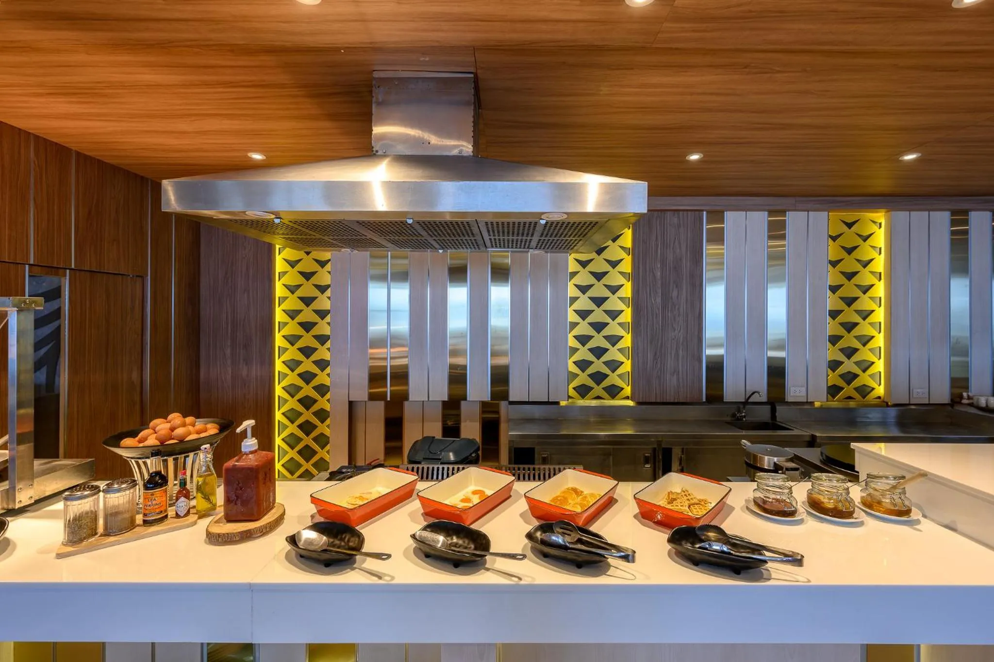 Restaurant/places to eat in Namaka Resort Kamala