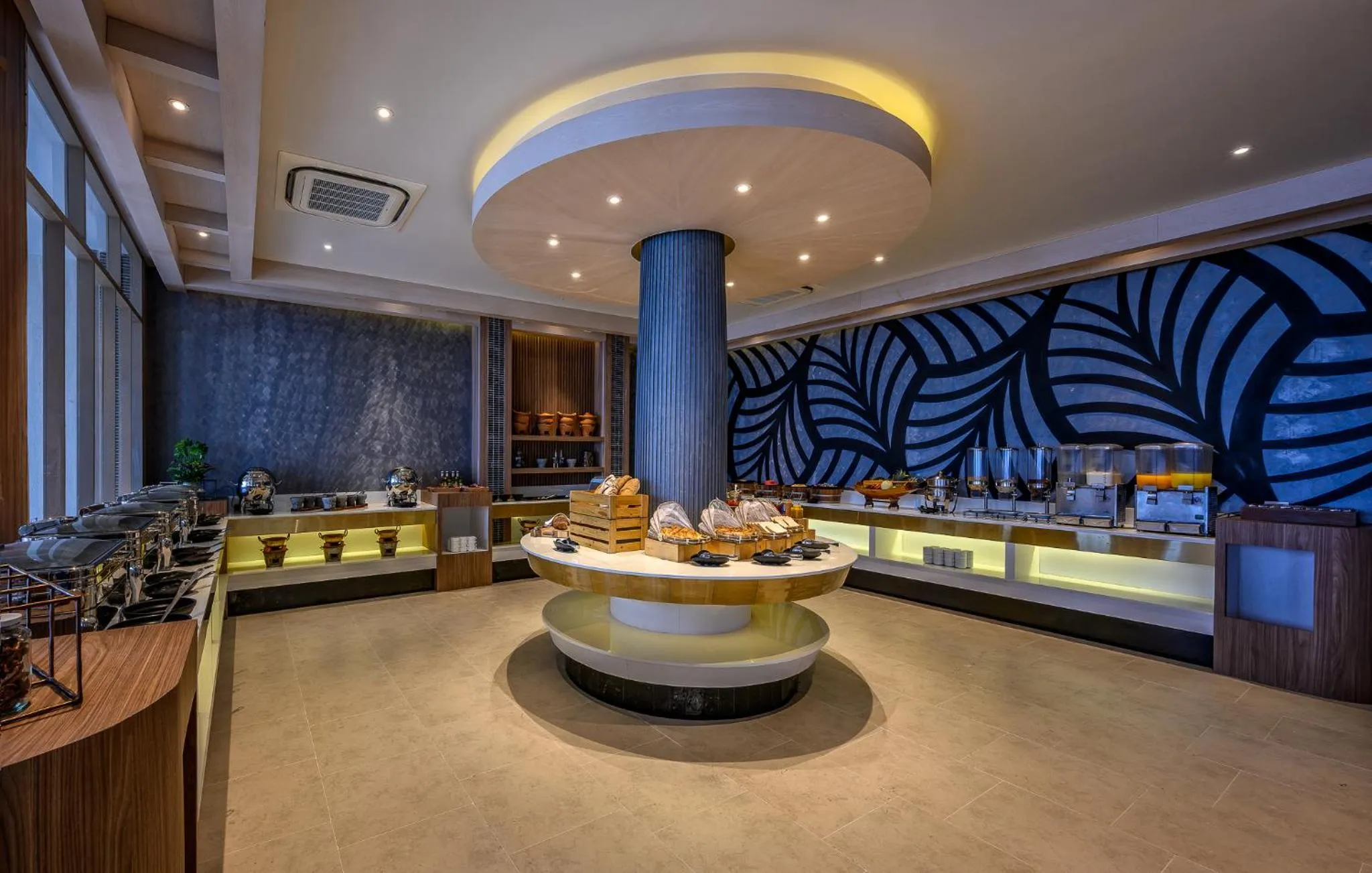 Restaurant/places to eat in Namaka Resort Kamala