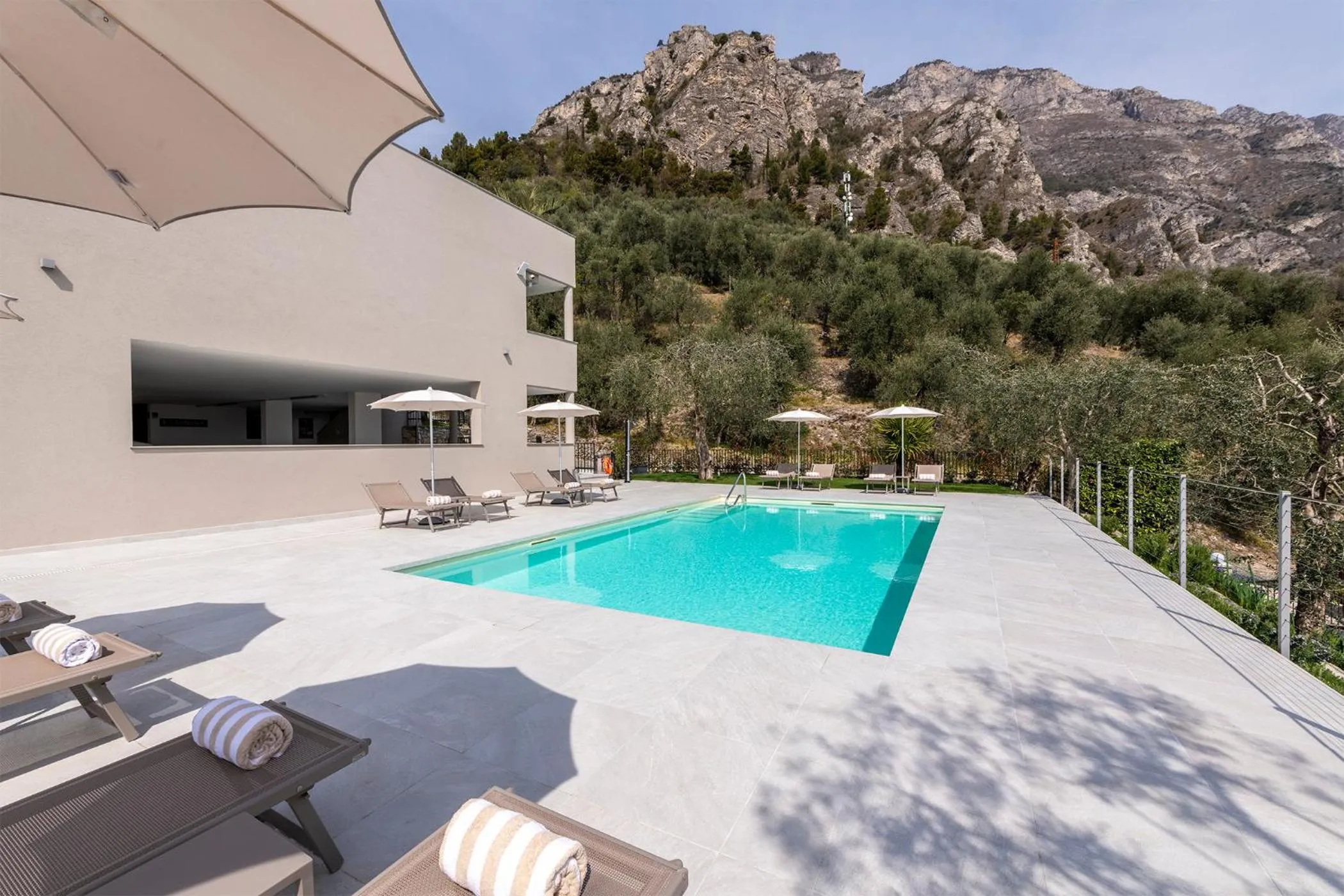 Day in Evo Suites Apartments