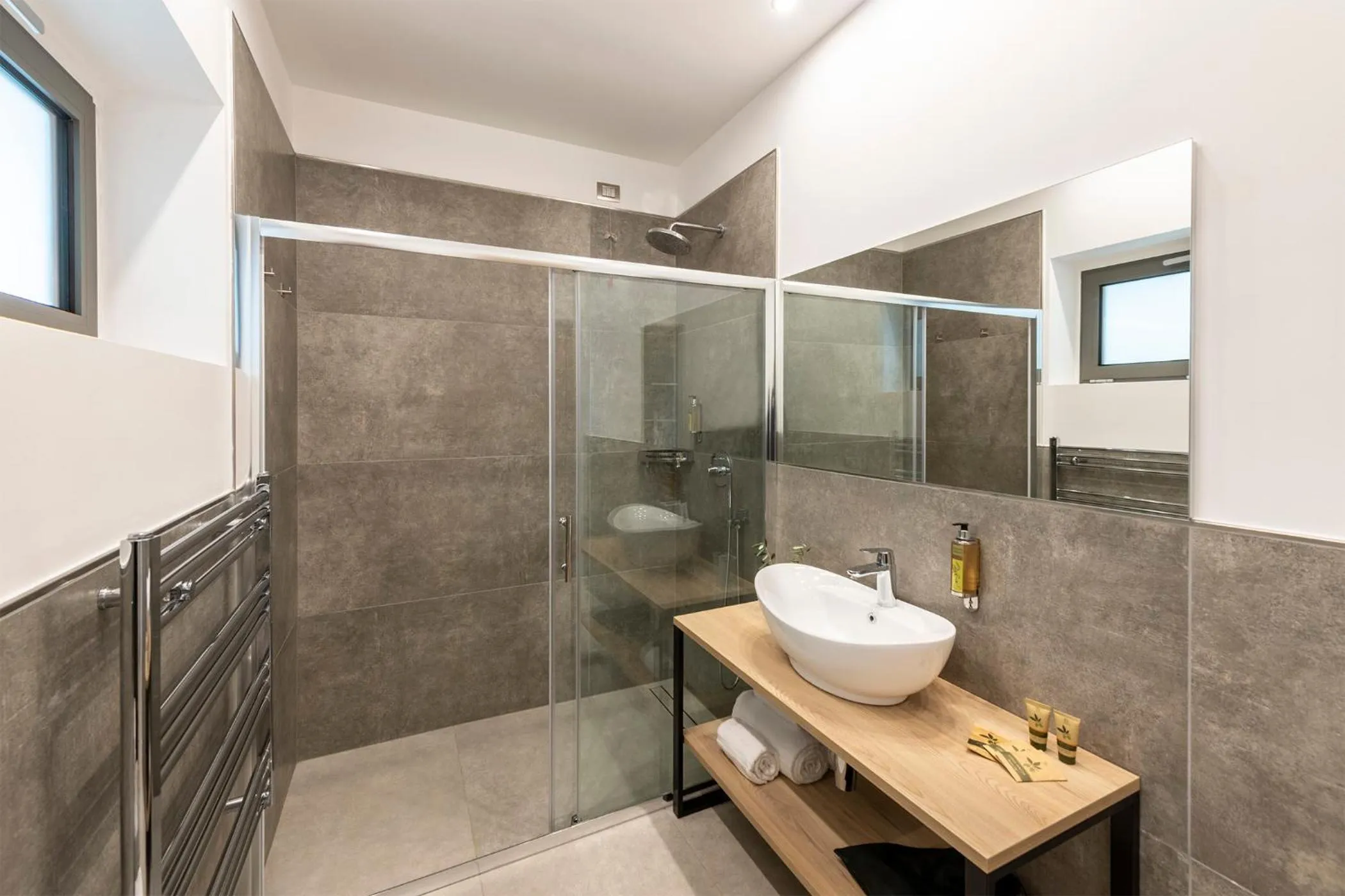 Shower in Evo Suites Apartments
