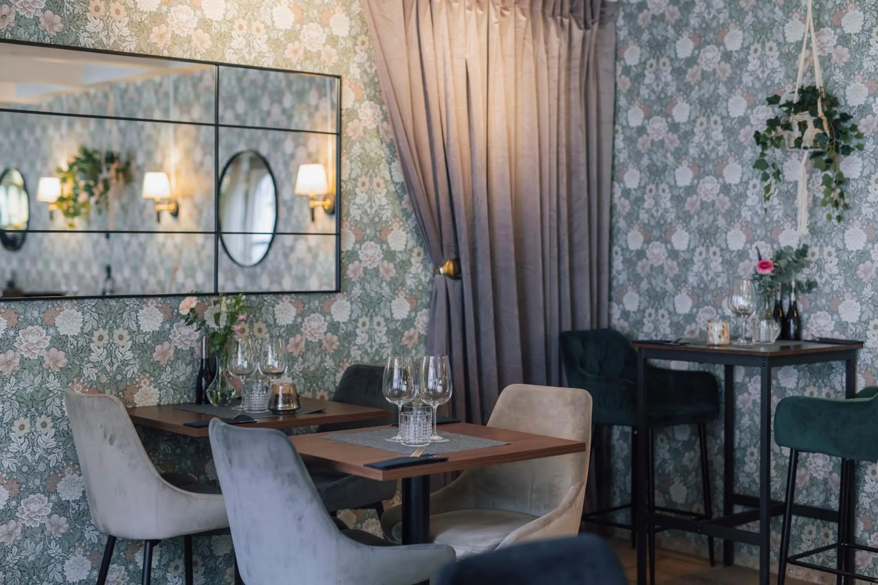 Restaurant/places to eat in Slottshotellet Annex