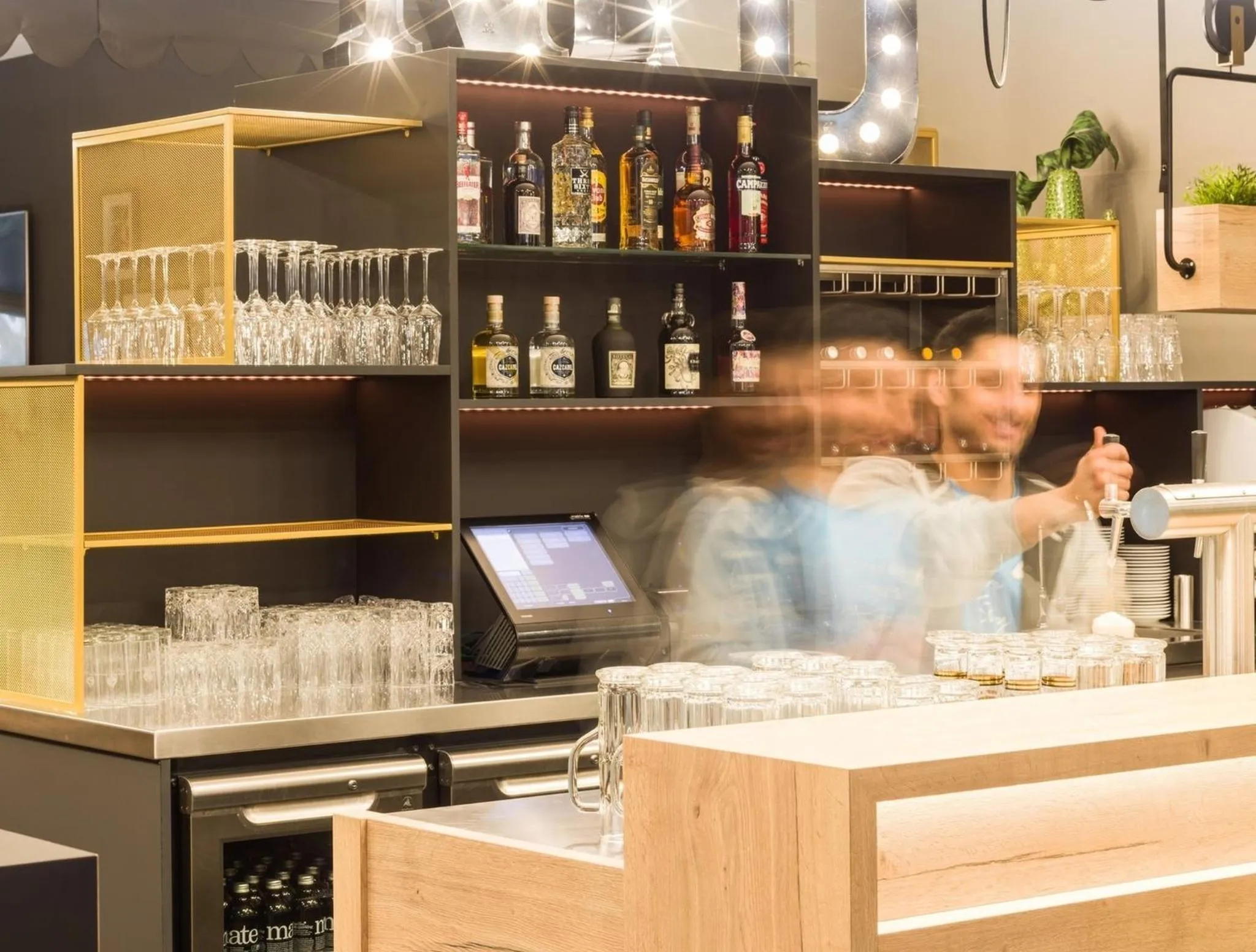 Lounge or bar in Holiday Inn - the niu, Cobbles Essen by IHG