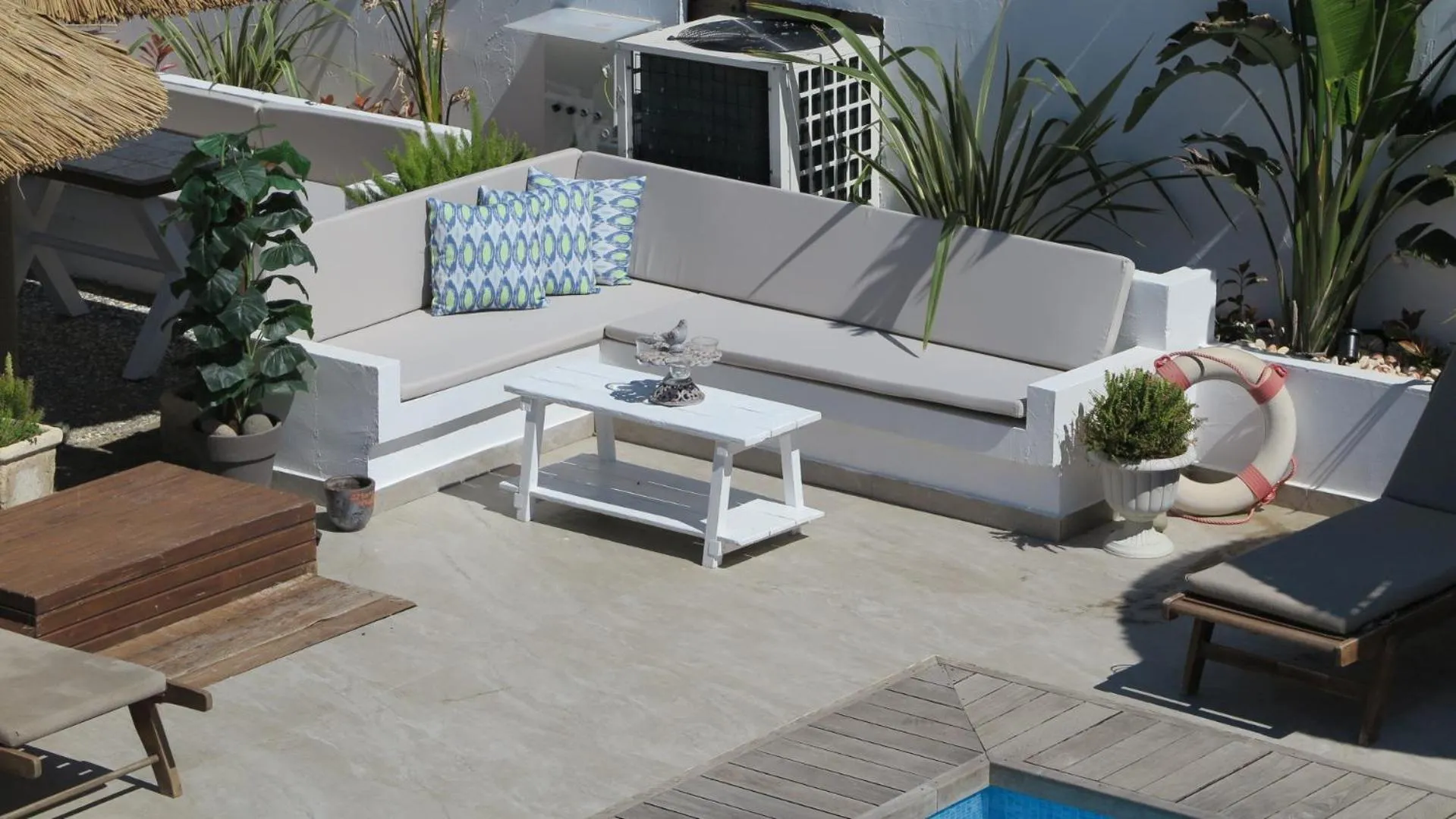 Seating area in Bay C