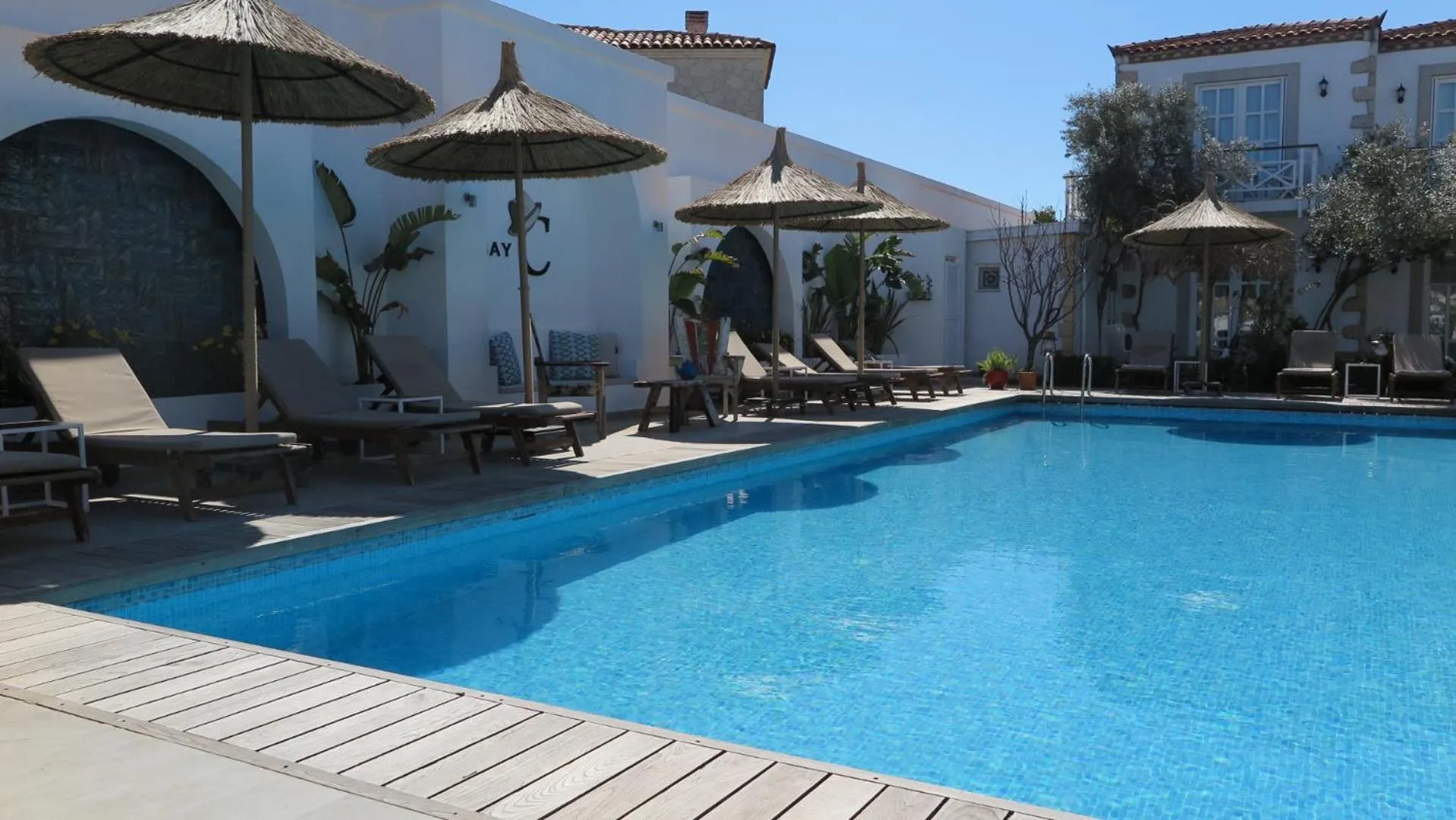 Swimming pool in Bay C